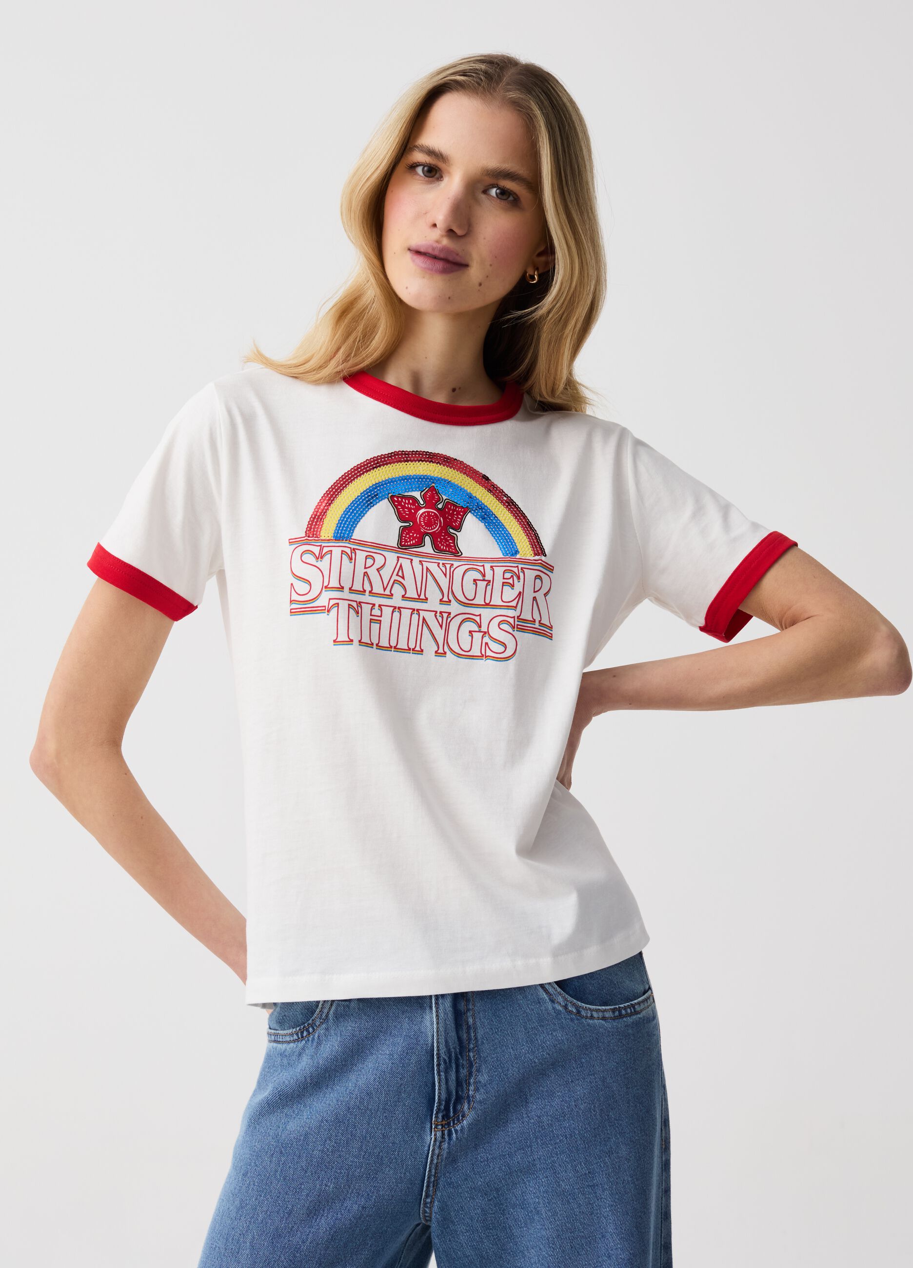 Camiseta estampado Stranger Things con lentejuelas