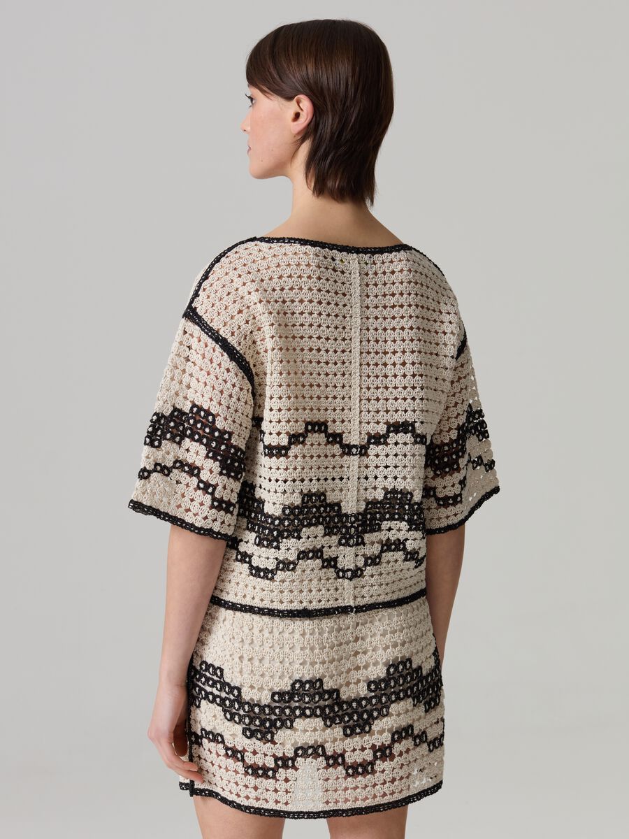 Crochet top with wavy motif_2