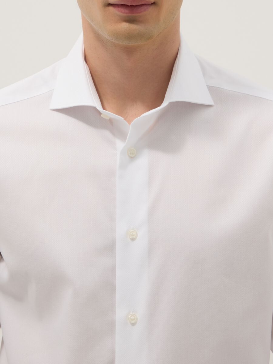 Camisa Blanca Slim Fit de Manga Larga en Puro Algod&oacute;n_1