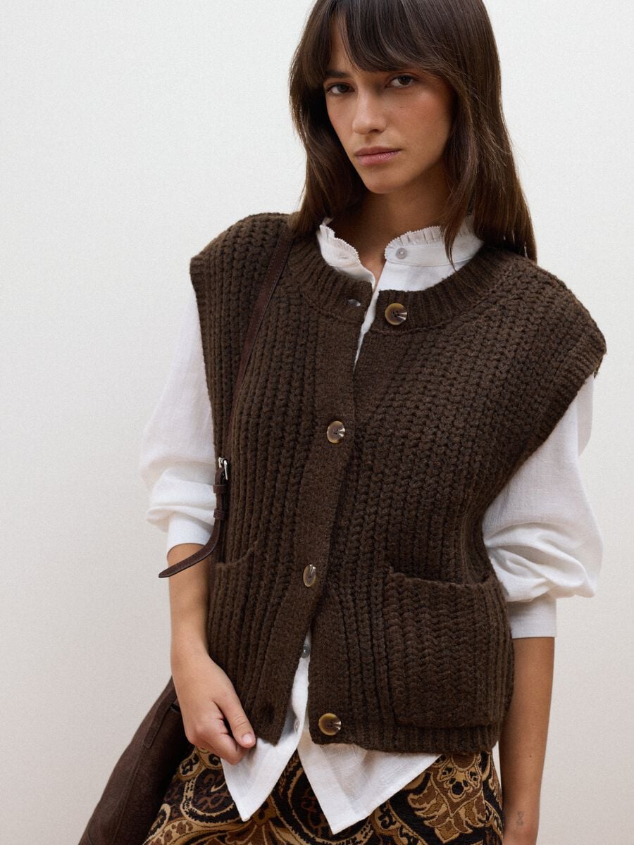 Gilet marrone in misto lana con bottoni_1