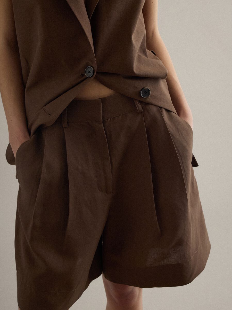 Brown lyocell and linen mix regular fit shorts_4