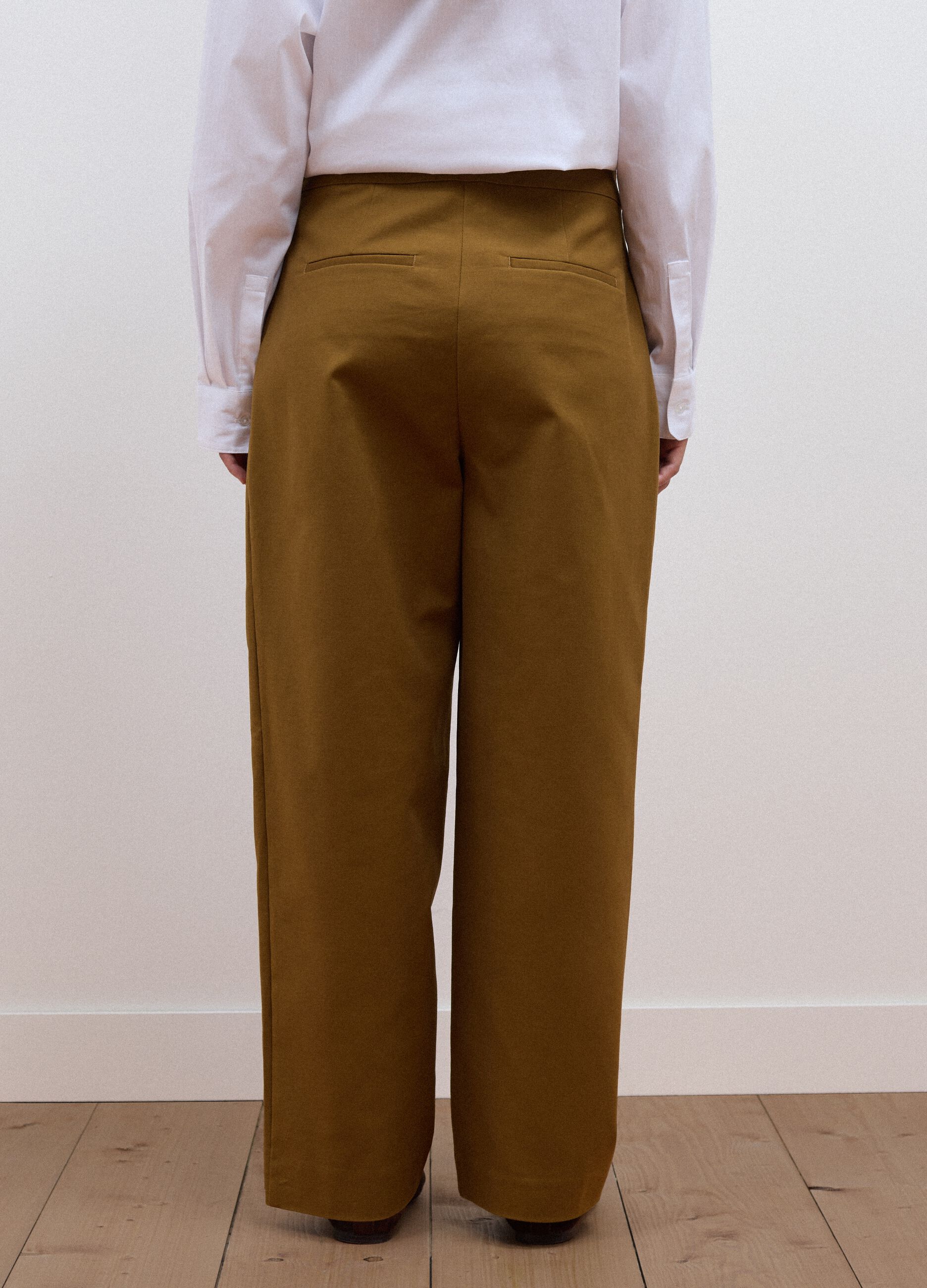 Pantaloni formali marroni in cotone elasticizzato barrel fit
