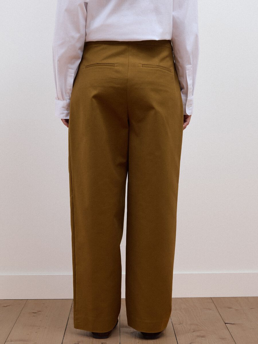 Pantaloni formali marroni in cotone elasticizzato barrel fit_2