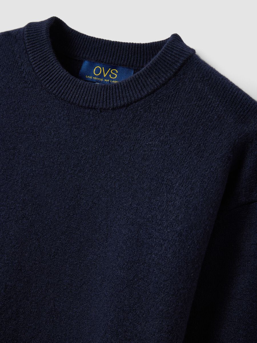 Blauer Rundhals-Pullover aus elastischer Wolle_5
