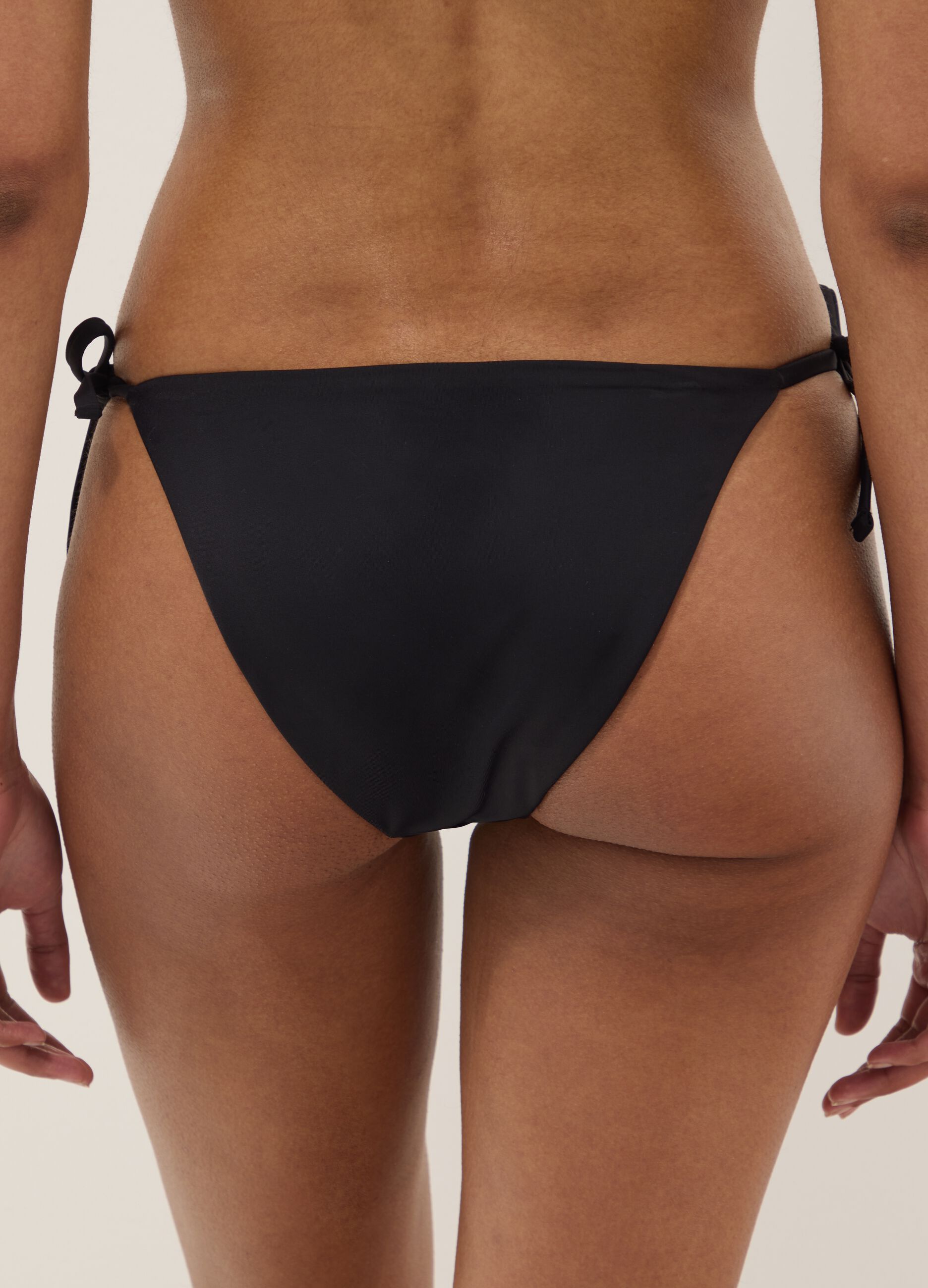 Bikinihose aus schwarzem Stretchmaterial