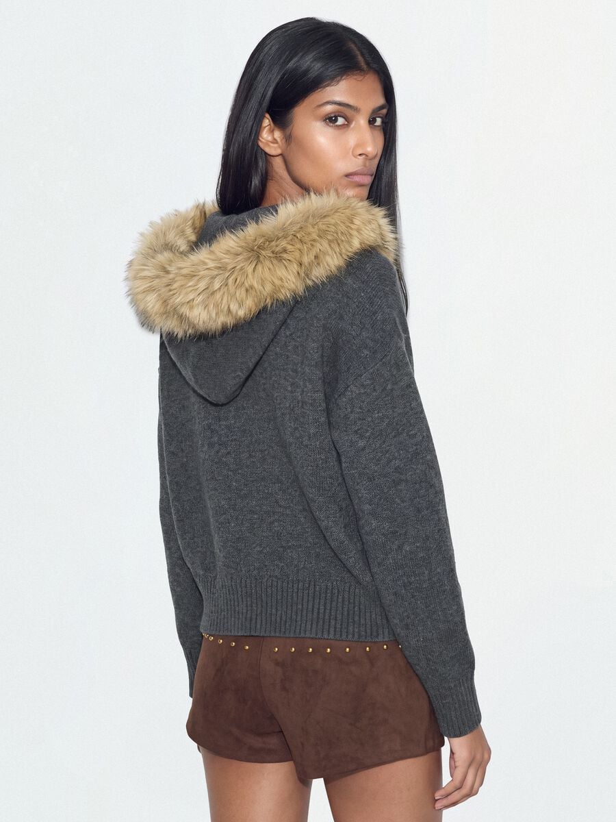 Grey stretch wool cardigan with contrasting collar_3