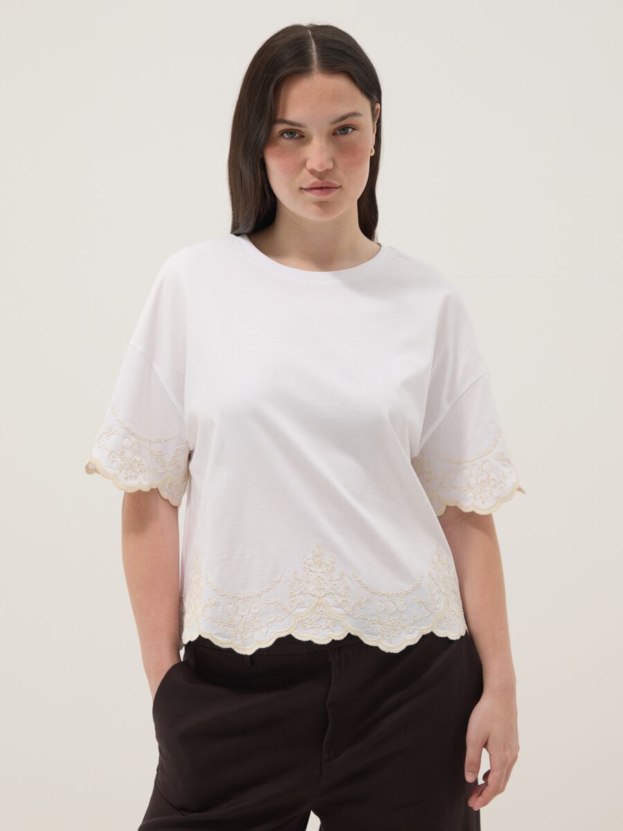 Weisses T-Shirt aus reiner Baumwolle mit Stickereien, Regular Fit_1