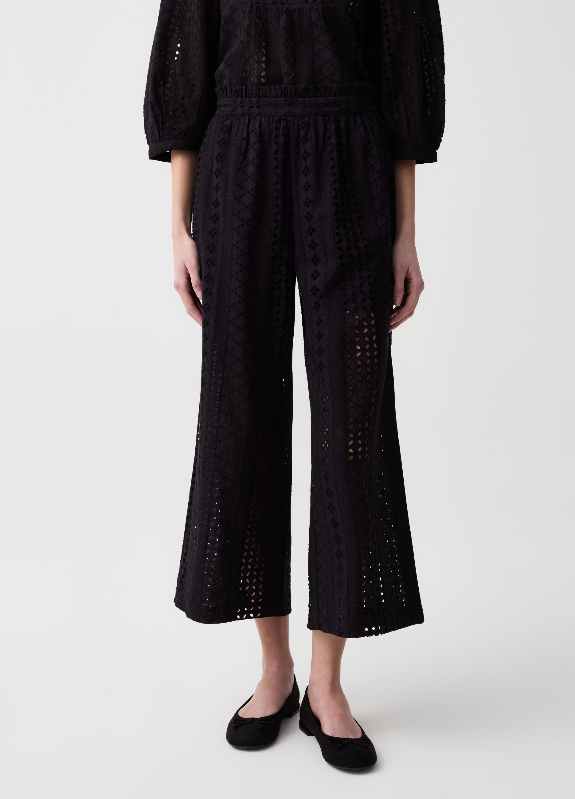 Wide-leg cropped trousers in broderie anglaise