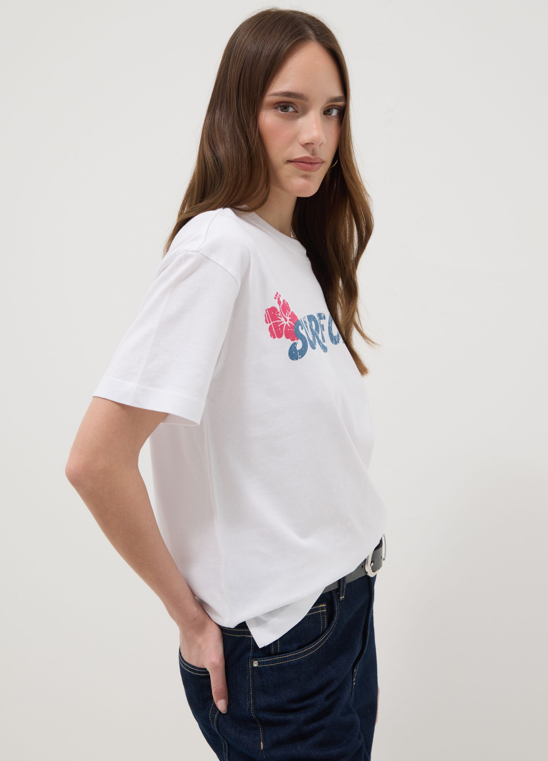 &Lambda;&epsilon;&upsilon;&kappa;ό T-shirt &alpha;&pi;ό &kappa;&alpha;&theta;&alpha;&rho;ό &beta;&alpha;&mu;&beta;ά&kappa;&iota;, regular fit &mu;&epsilon; &epsilon;&pi;&iota;&gamma;&rho;&alpha;&phi;ή