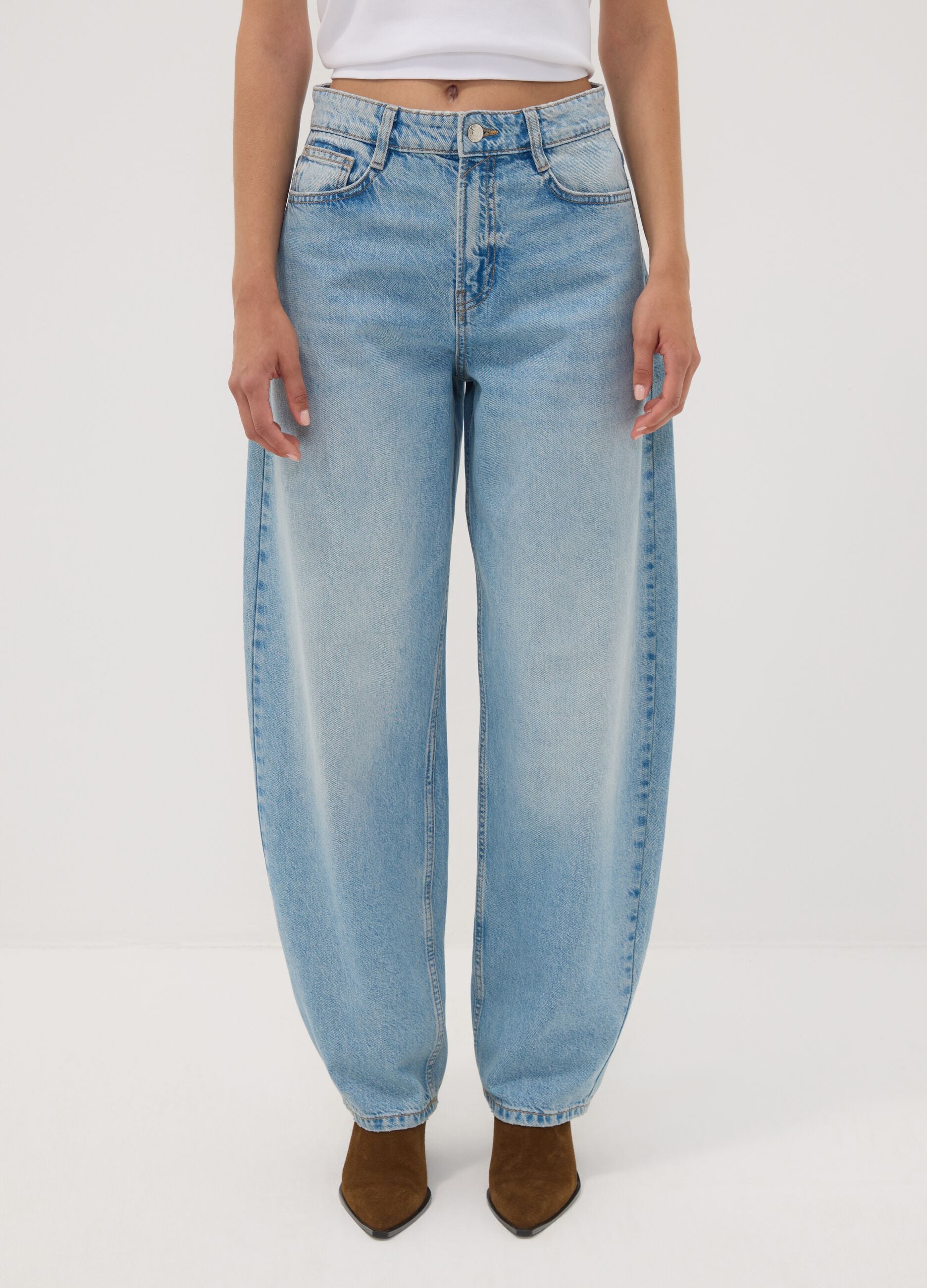 Light-wash pure cotton denim barrel-fit jeans