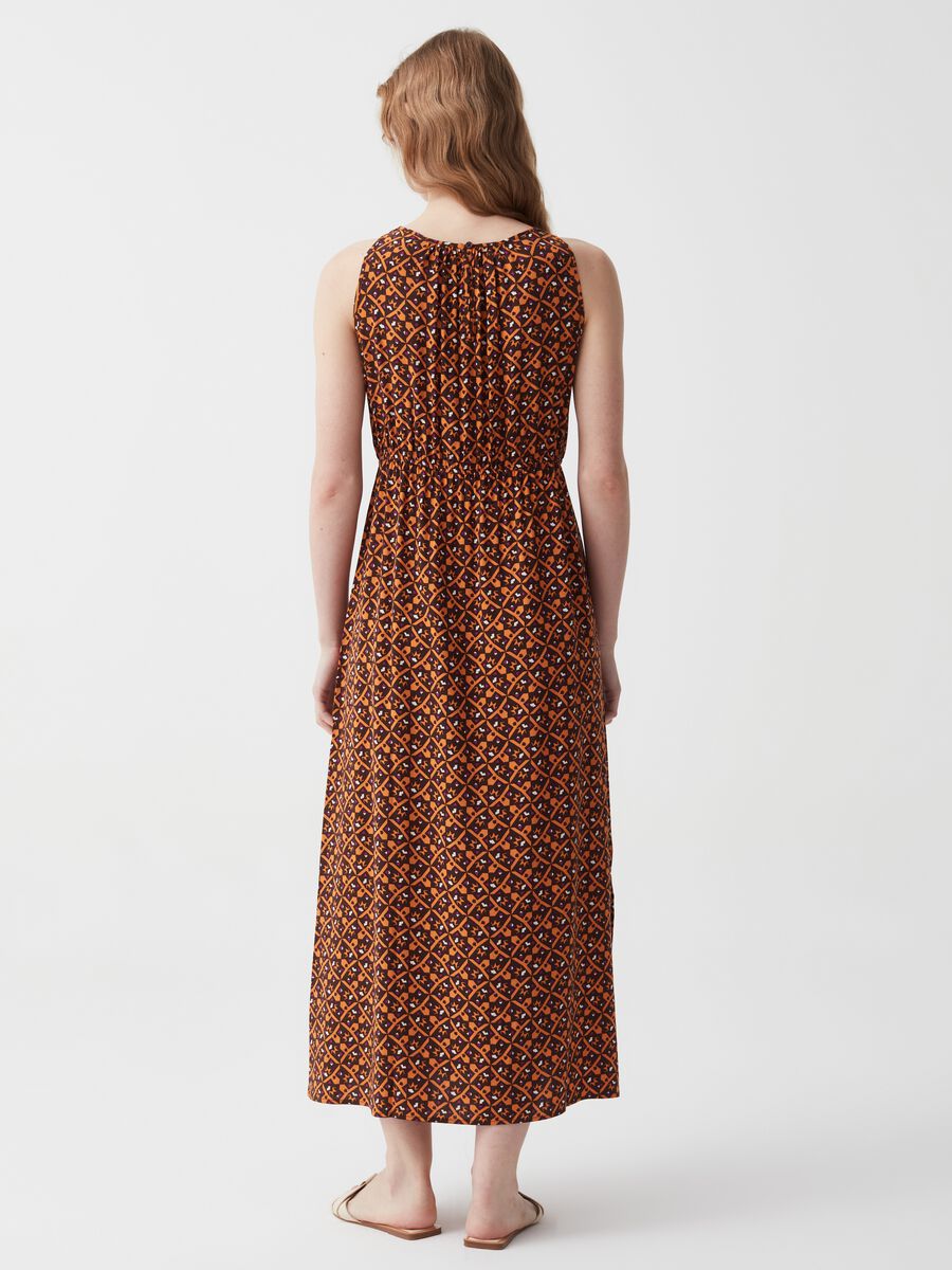 Long dress in viscose with halter neck_2