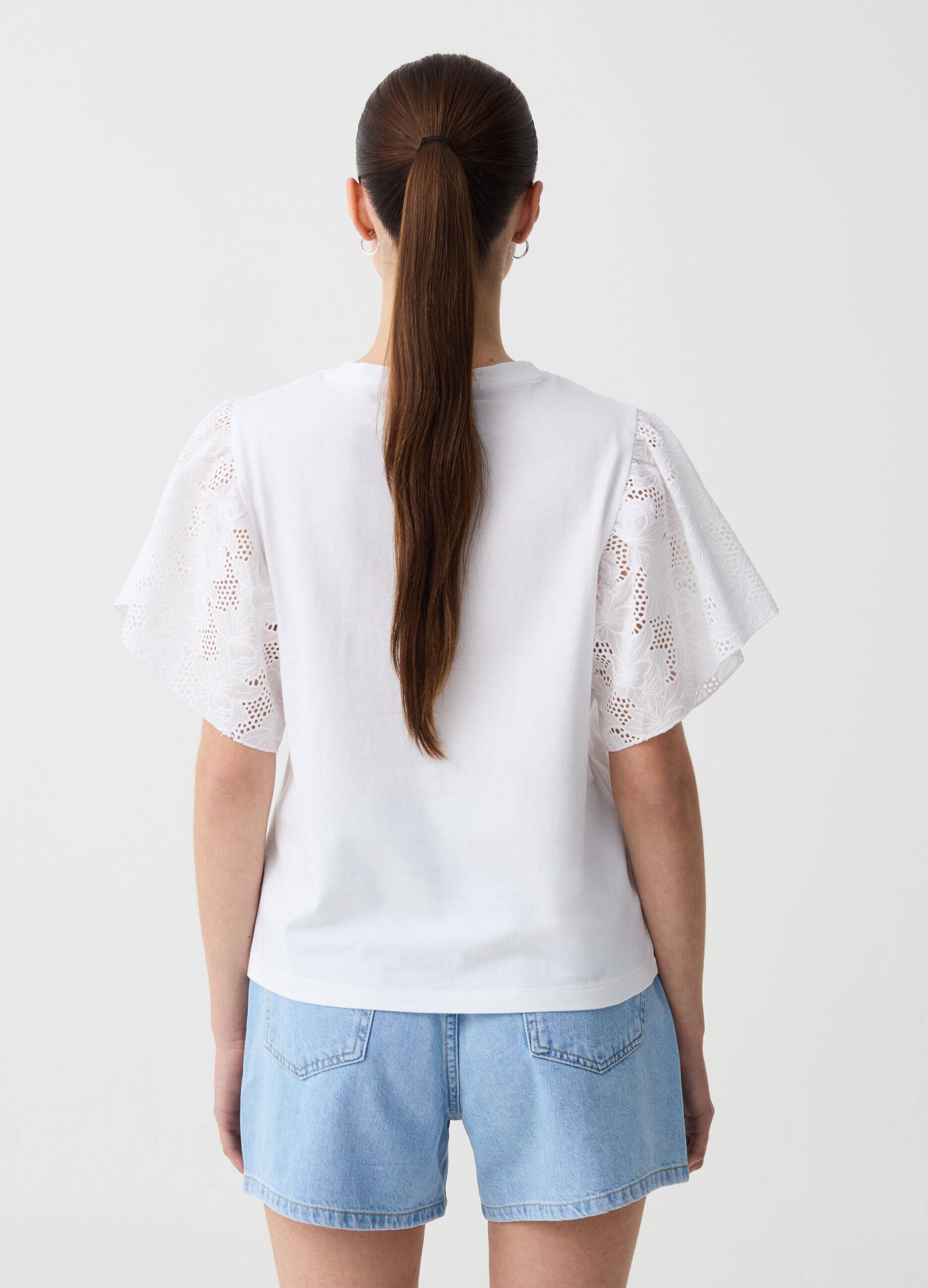 Cotton T-shirt with broderie anglaise sleeves