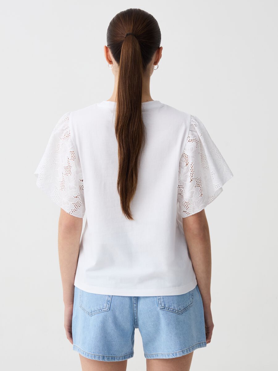 Cotton T-shirt with broderie anglaise sleeves_2