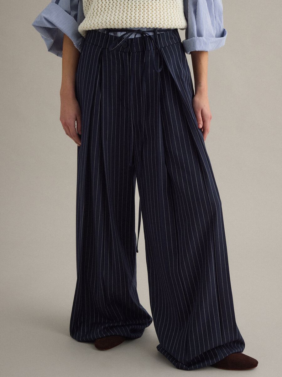 &Pi;&alpha;&nu;&tau;&epsilon;&lambda;ό&nu;&iota; &kappa;&alpha;&mu;&pi;ά&nu;&alpha; &mu;&epsilon; &pi;&omicron;&lambda;ύ&chi;&rho;&omega;&mu;&epsilon;&sigmaf; &rho;ί&gamma;&epsilon;&sigmaf; &sigma;&epsilon; &mu;ί&gamma;&mu;&alpha; &beta;&iota;&sigma;&kappa;ό&zeta;&eta;&sigmaf;_2