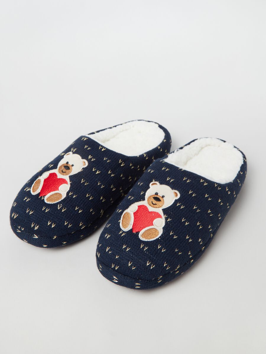 Slippers with embroidered bear and heart_1