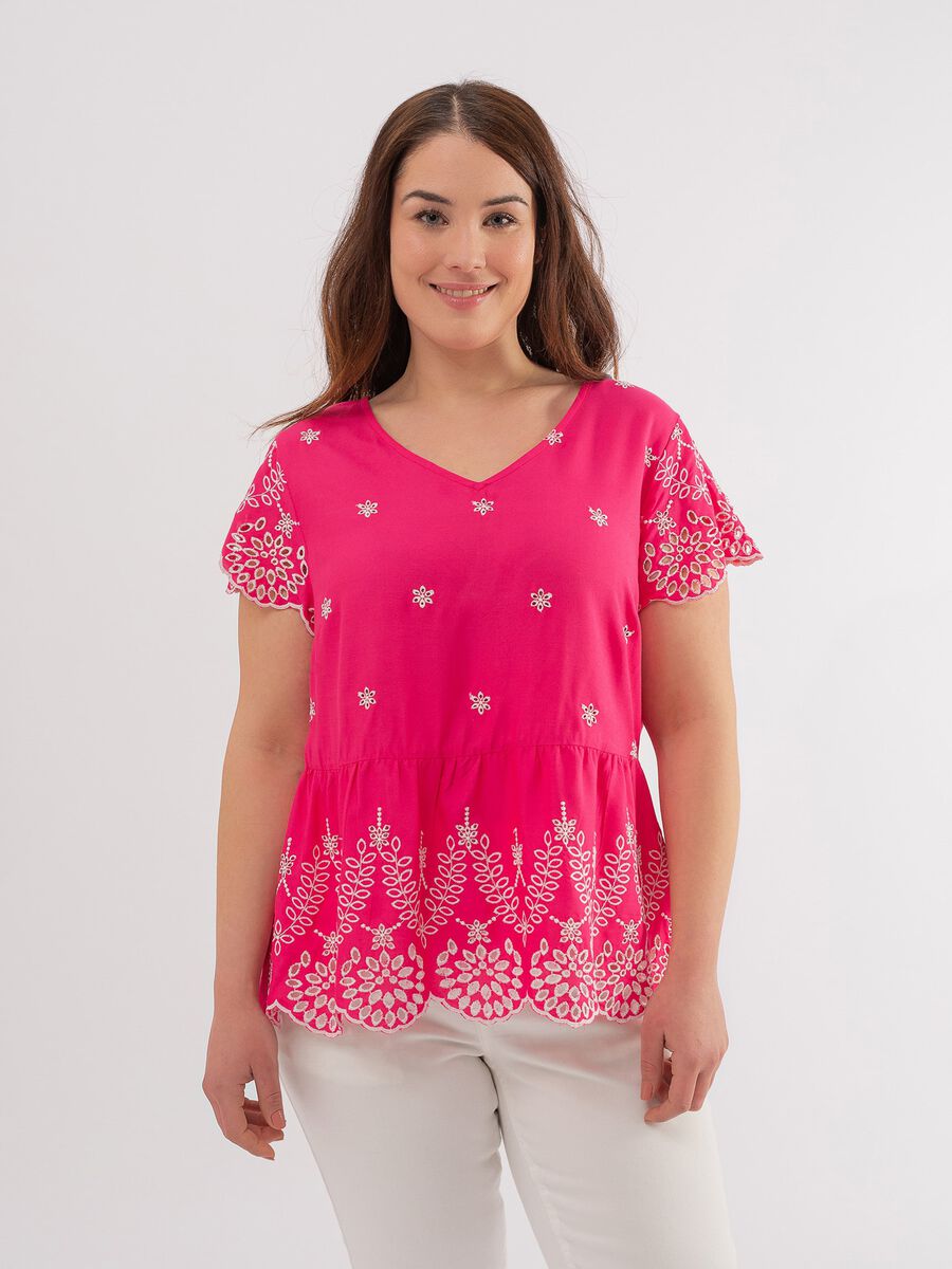 Curvy T-shirt with broderie anglaise decorations_1