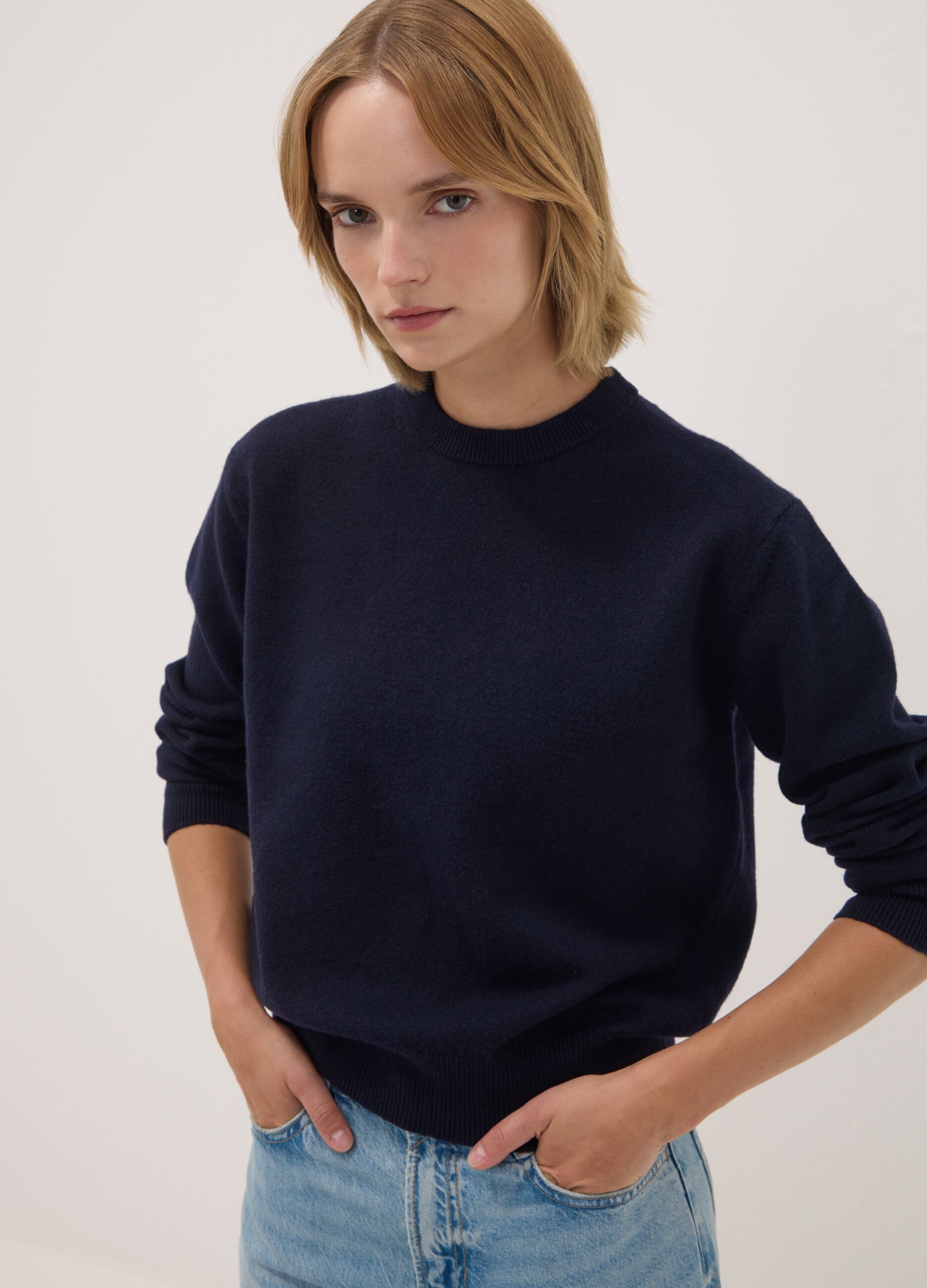 Blauer Rundhals-Pullover aus elastischer Wolle
