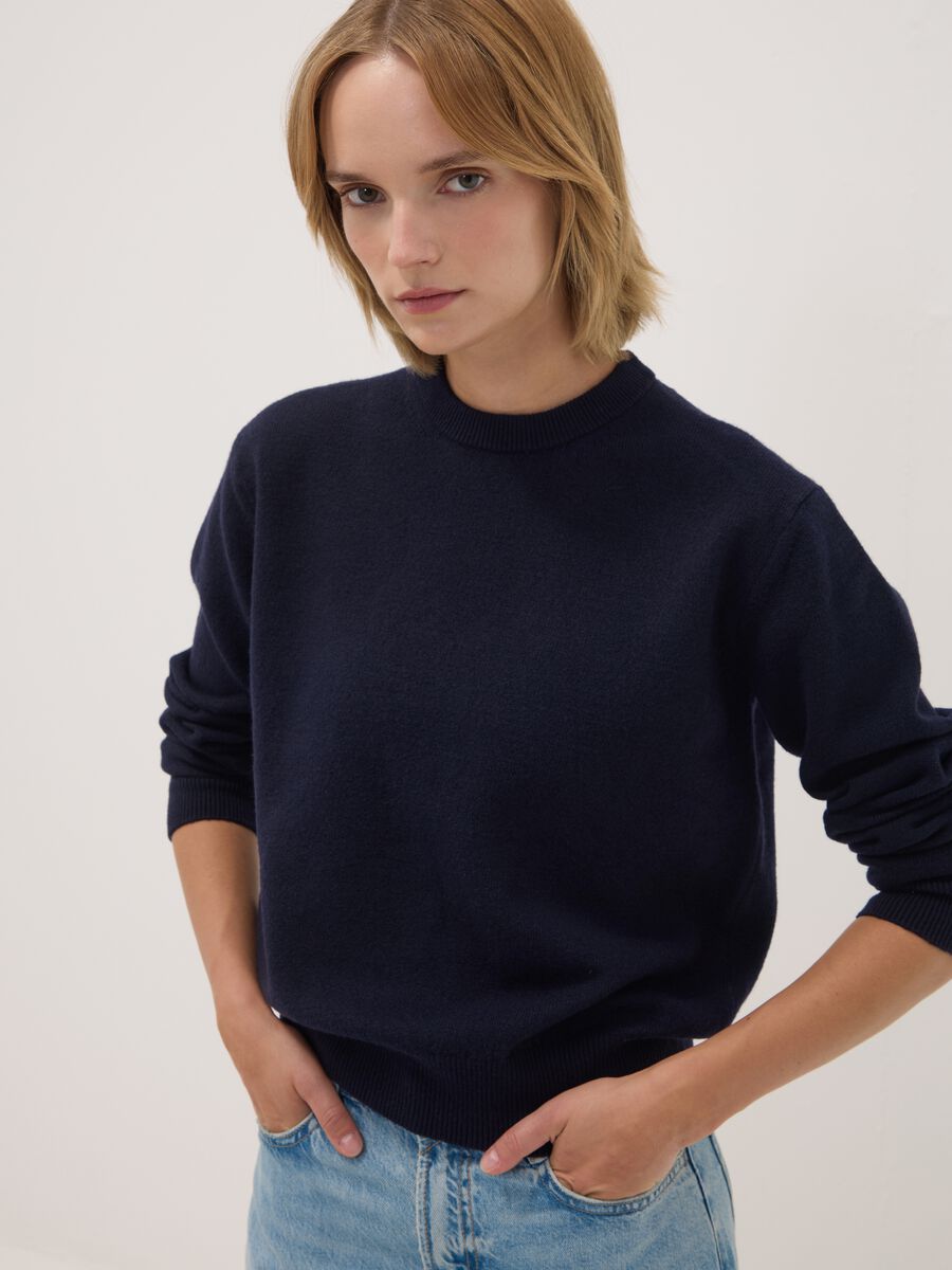 Blauer Rundhals-Pullover aus elastischer Wolle_2