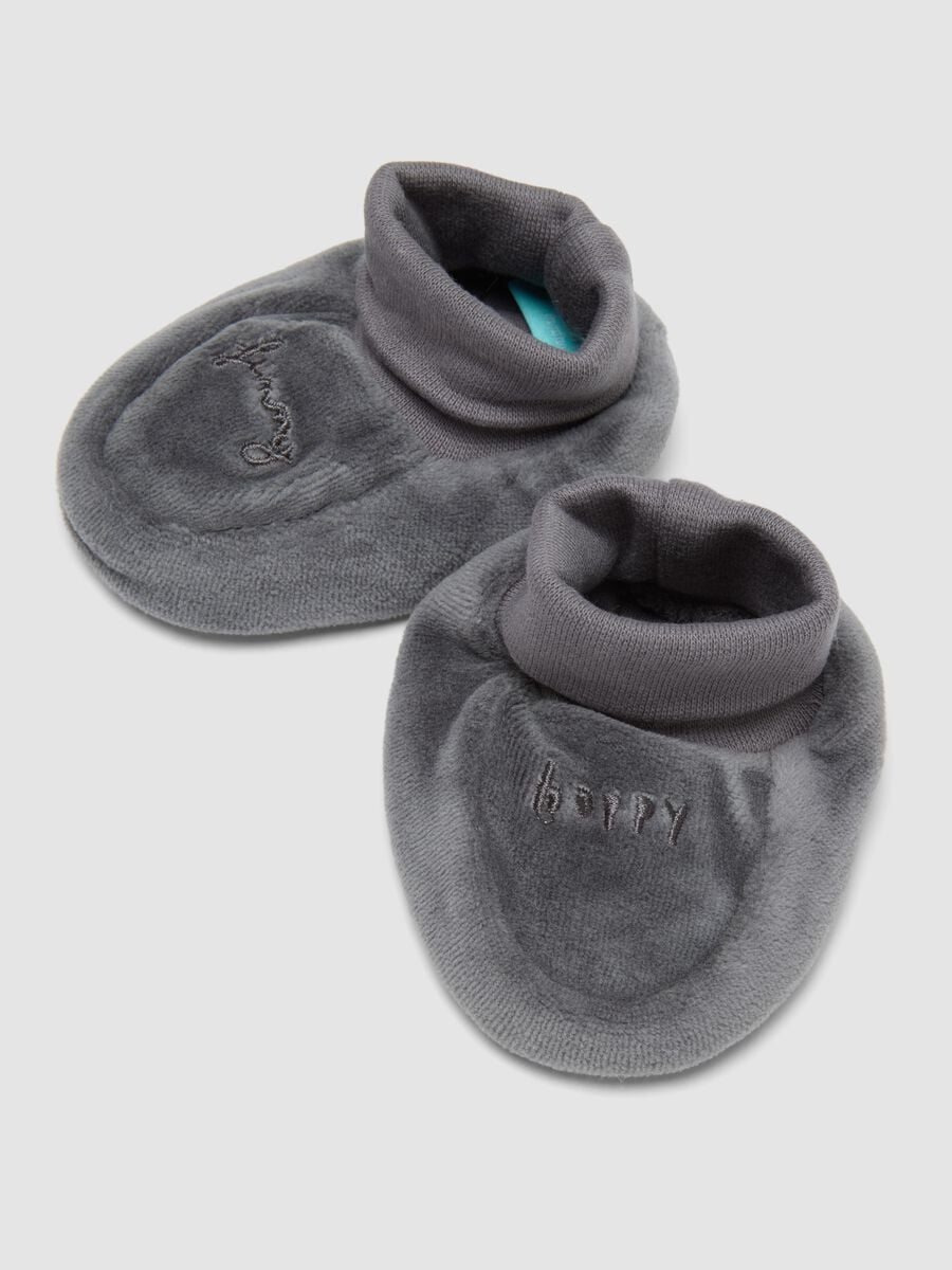 Graues Baby-Set mit M&uuml;tze und Pl&uuml;sch-Optik-Sch&uuml;hchen im Mickey-Mouse-Design_2
