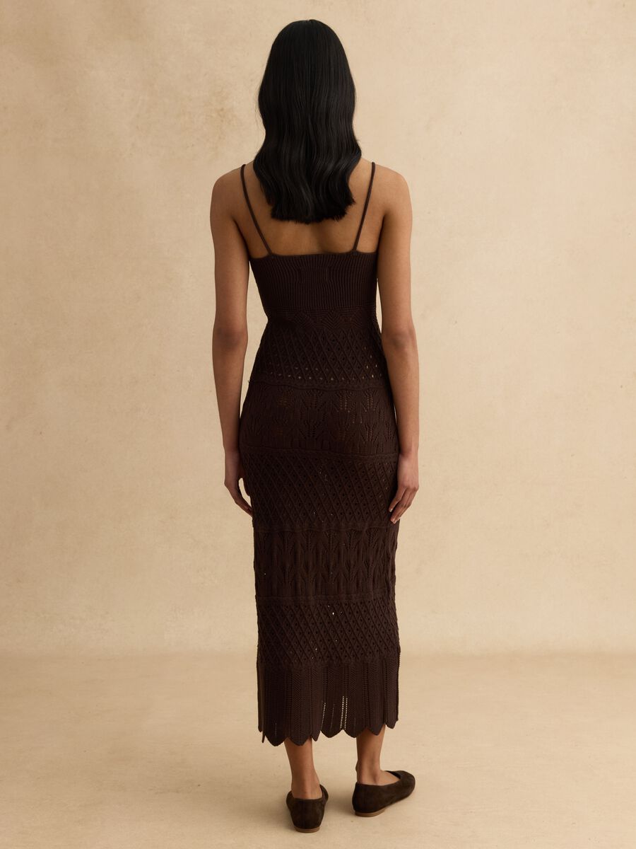 Vestido castanho em puro algod&atilde;o de corte justo com textura tricotada_2