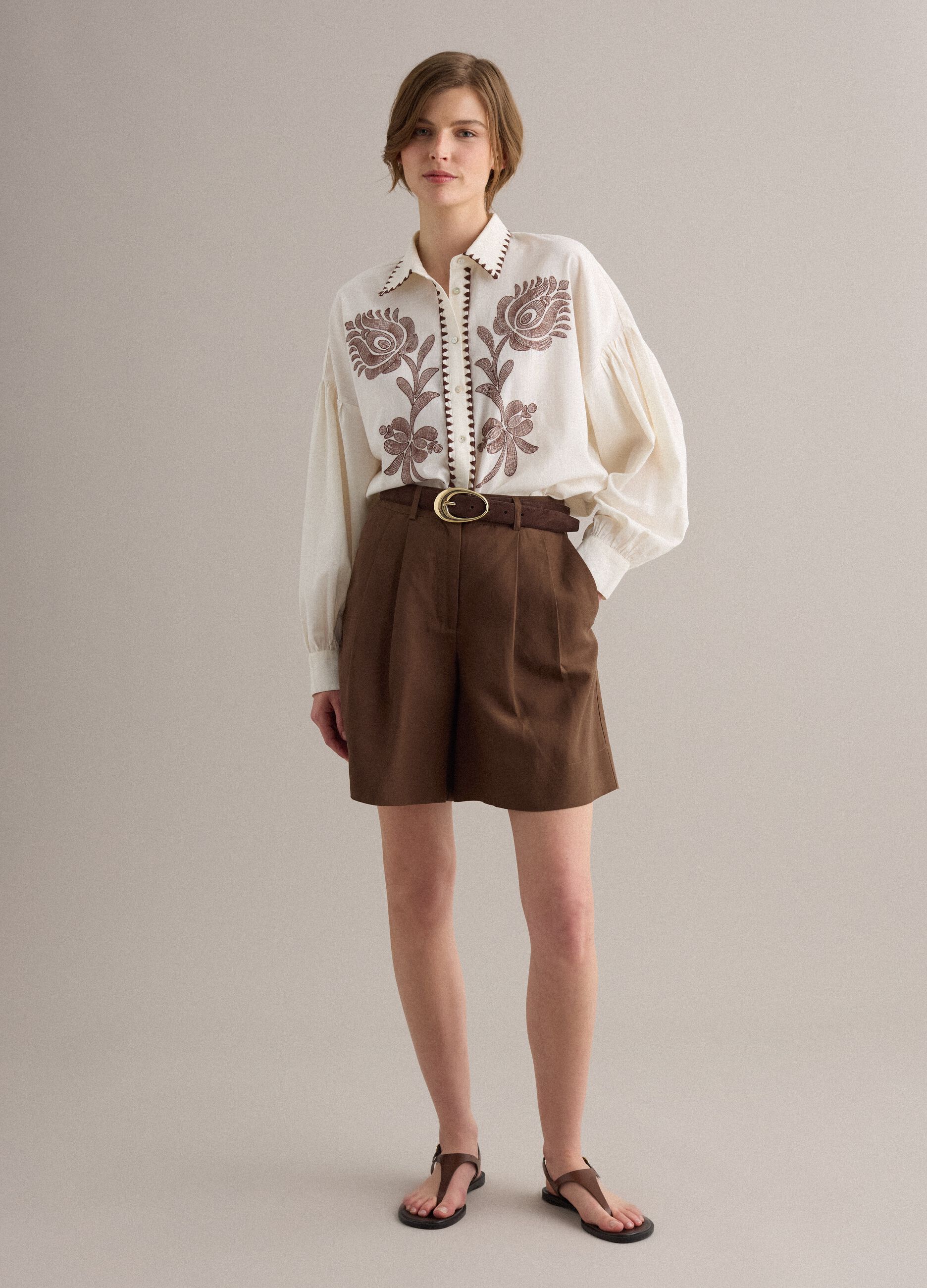 White cotton-linen blend shirt with floral embroidery