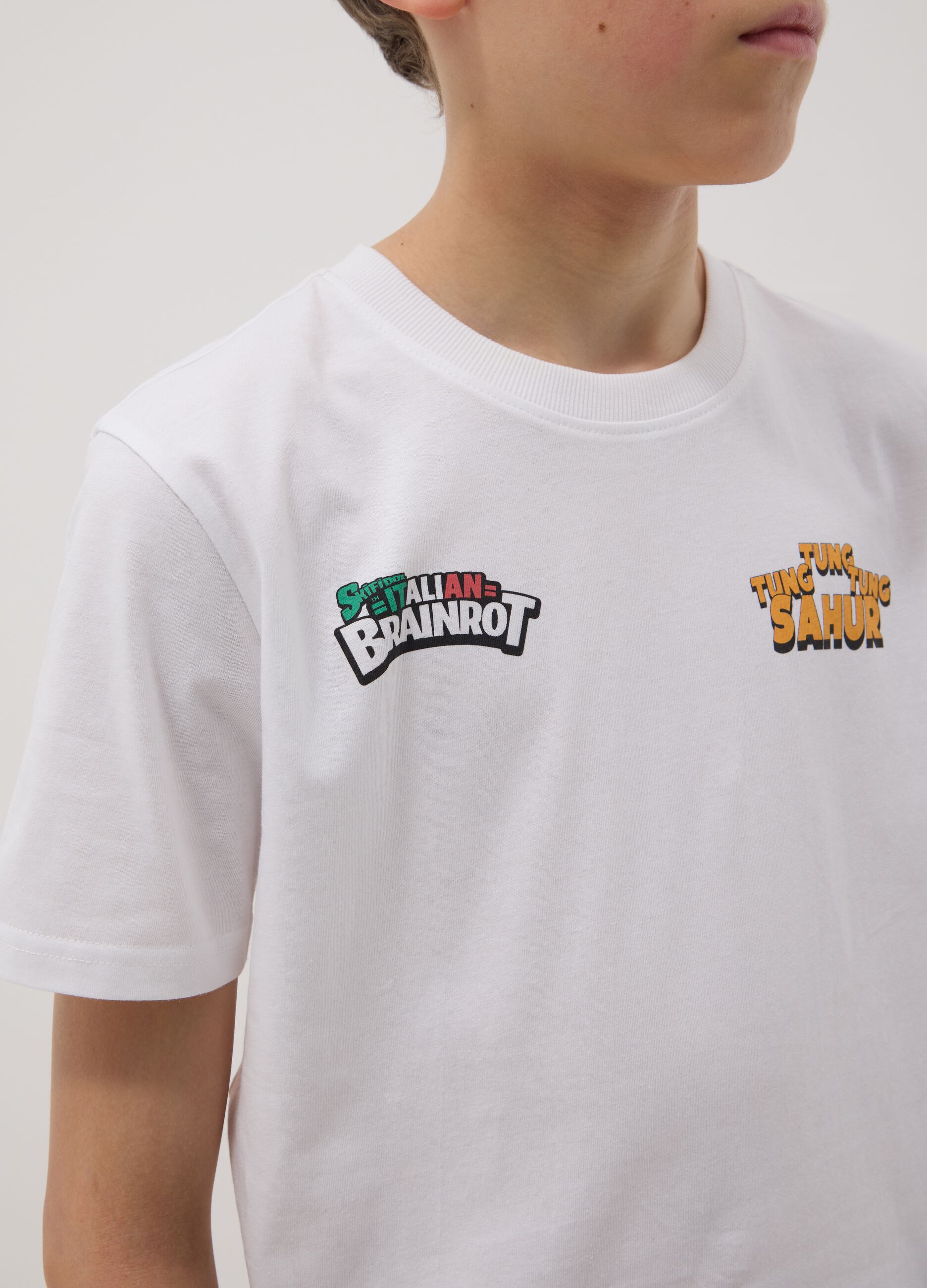 Boy's white pure cotton T-shirt, regular fit with prints