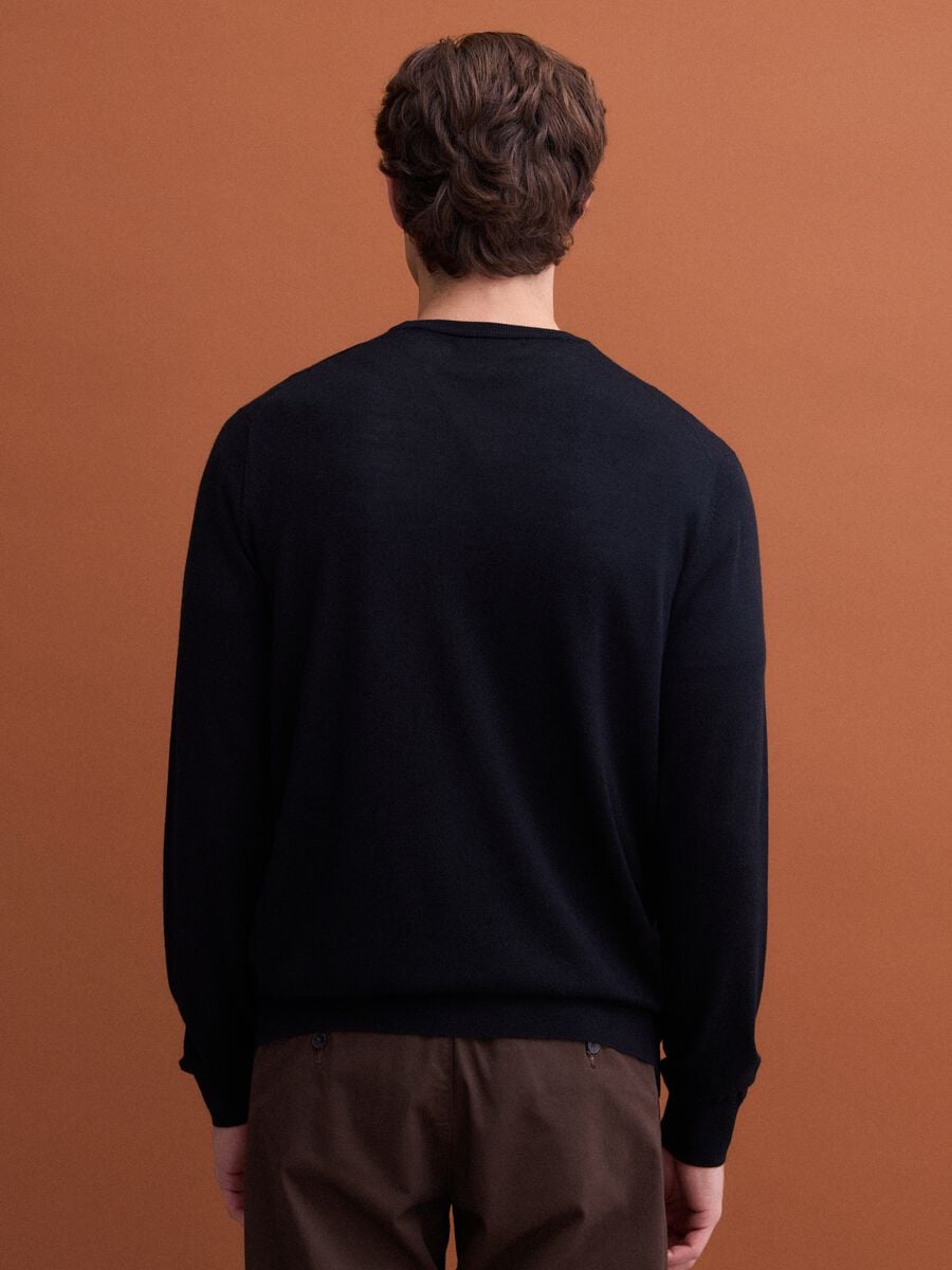 Black pure merino wool crew-neck jumper, regular fit_3
