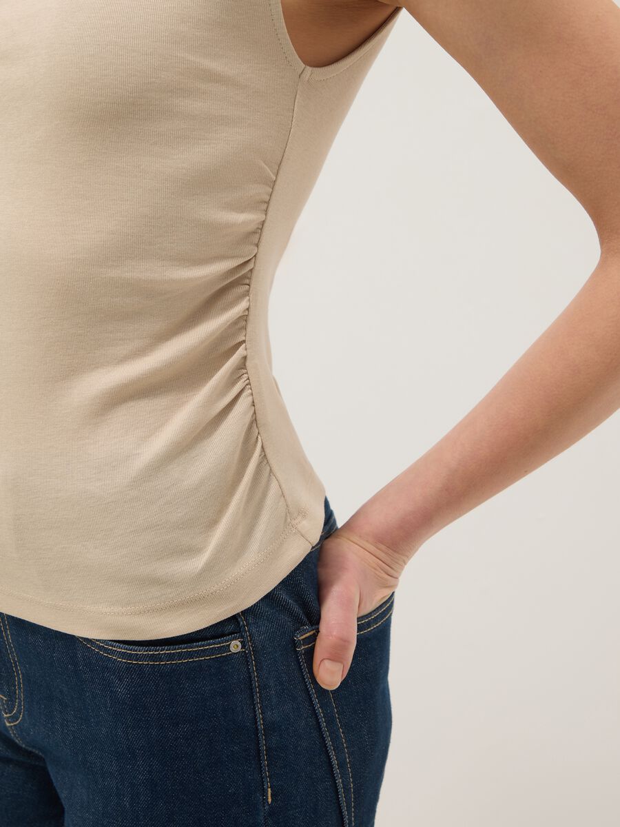 Beiges Tanktop aus reiner Baumwolle im Regular Fit_4