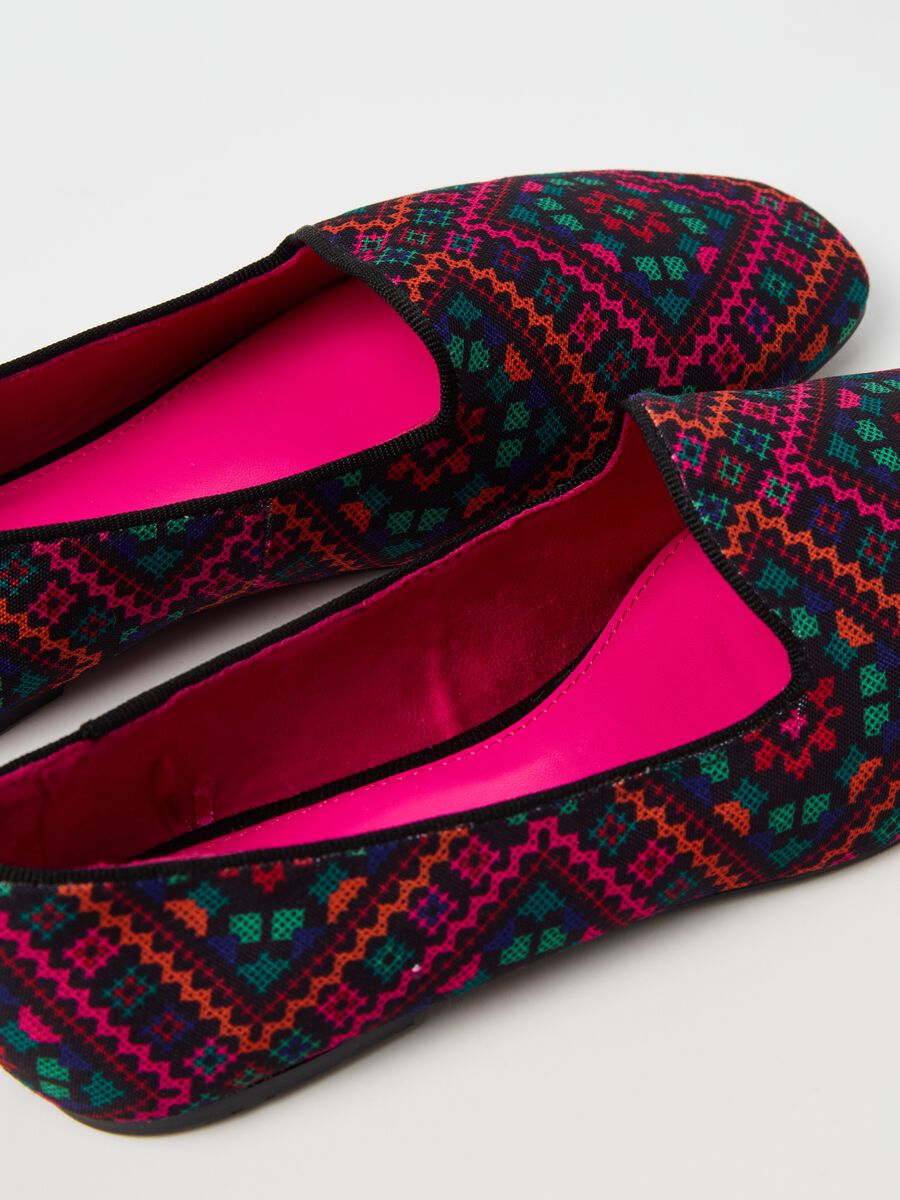 Slipper shoes with geometric pattern_2