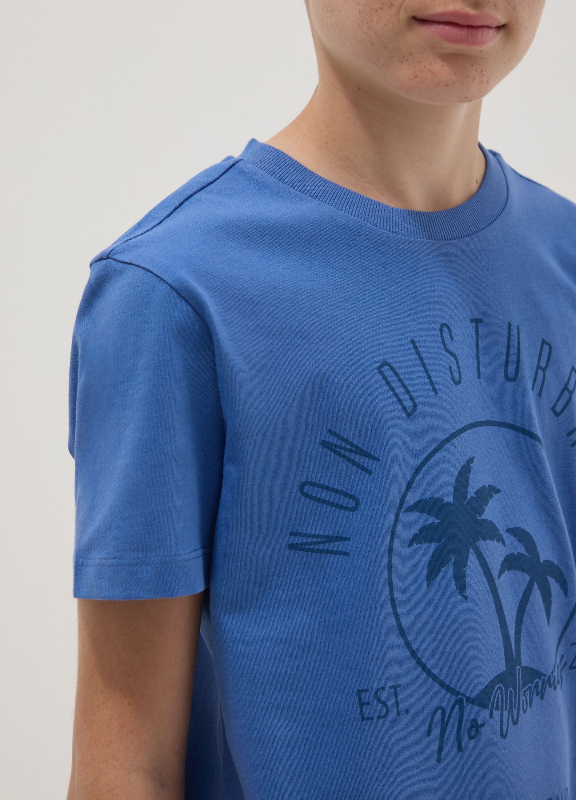 Blue short-sleeved T-shirt in pure organic cotton for boys