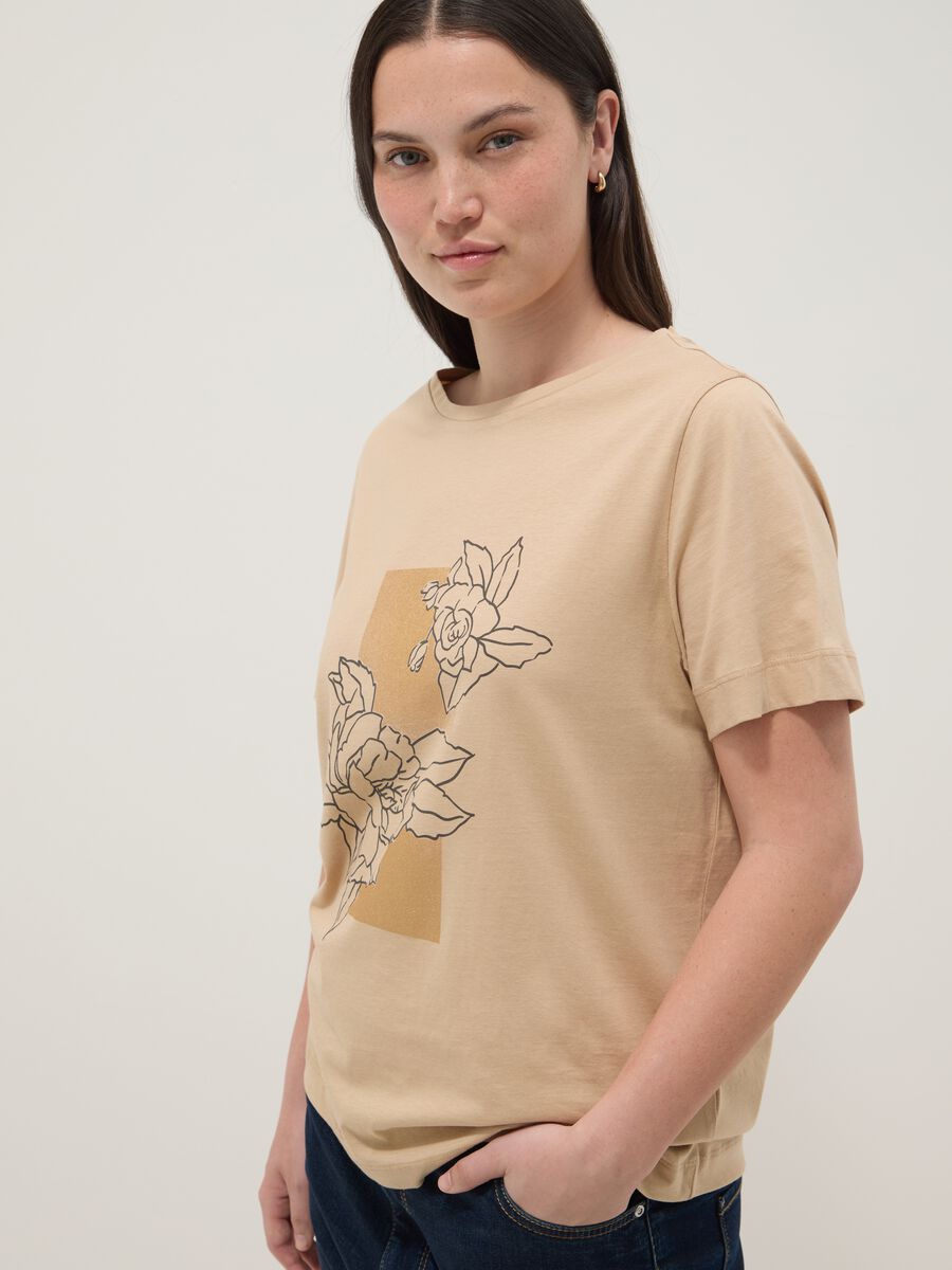 Beiges Kurzarm-T-Shirt aus reiner Baumwolle mit Print, Regular Fit_2