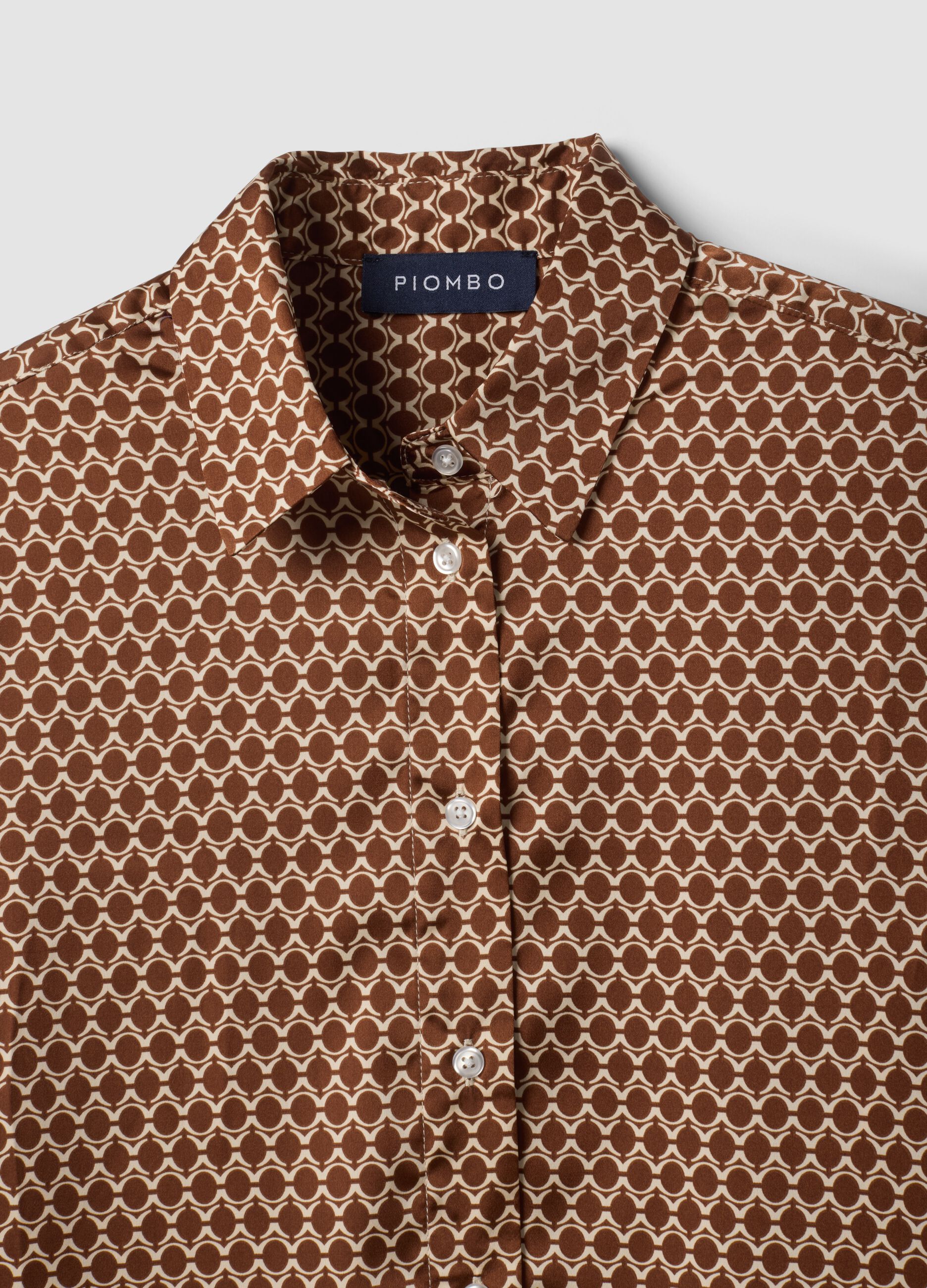 Camicia marrone in tessuto elasticizzato con fantasia regular fit