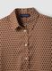Camicia marrone in tessuto elasticizzato con fantasia regular fit_1