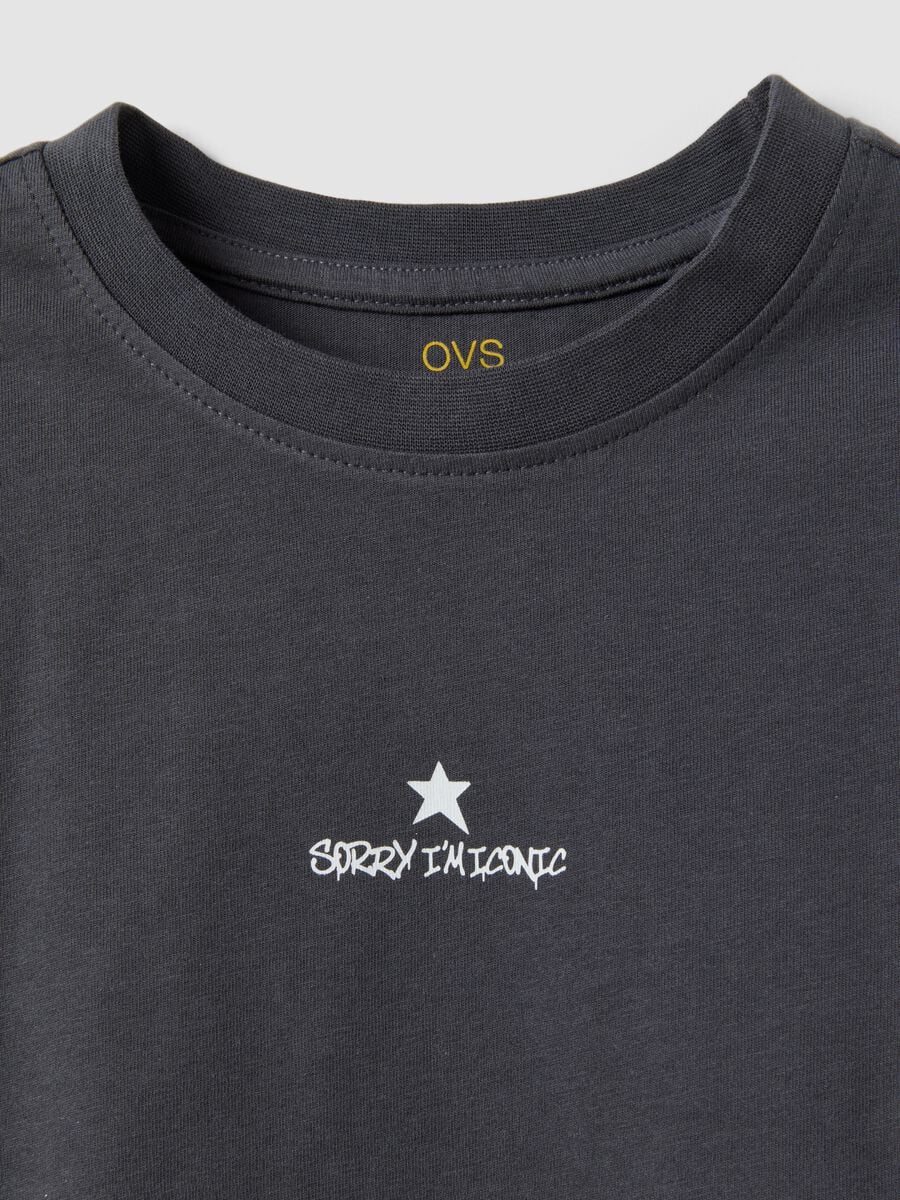 Graues T-Shirt aus reiner Bio-Baumwolle mit Print vorne und hinten f&uuml;r M&auml;dchen_2