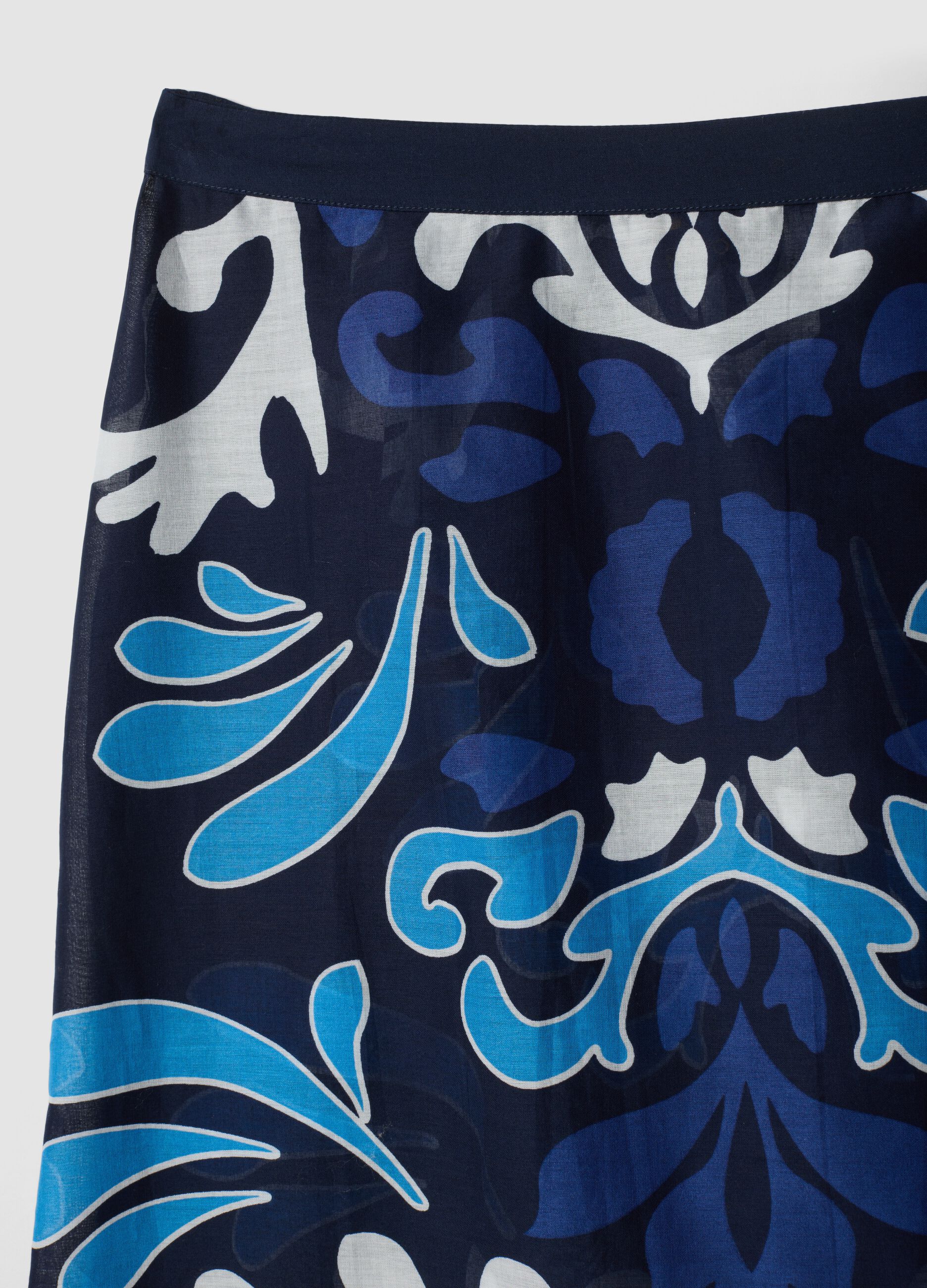 Blue pure cotton sarong with decorative print