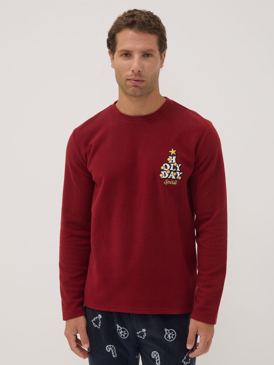 Long red pyjama set with crew neck top and patterned trousers_1
