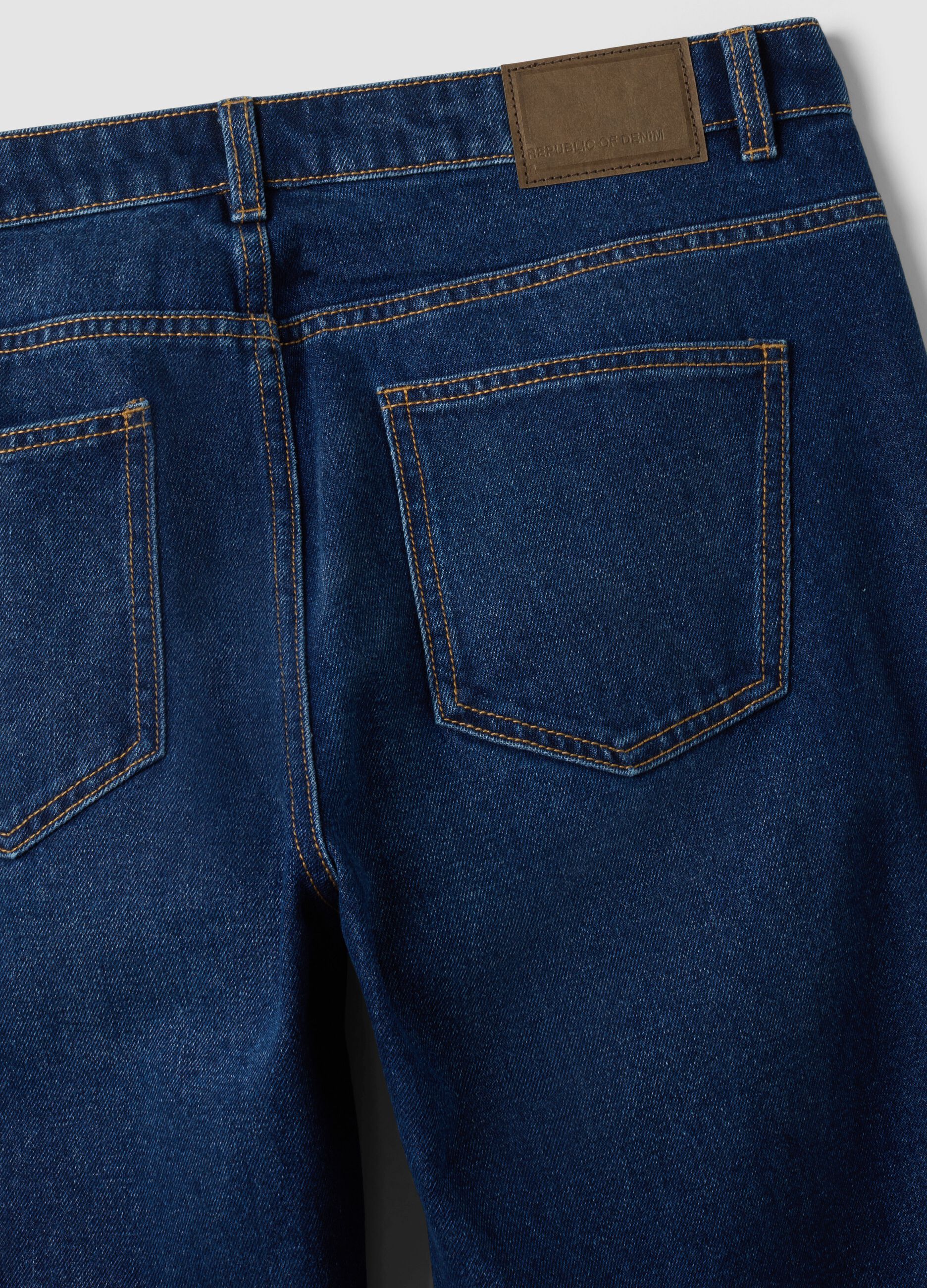 Jean bleu fonc&eacute; slim en m&eacute;lange coton et viscose