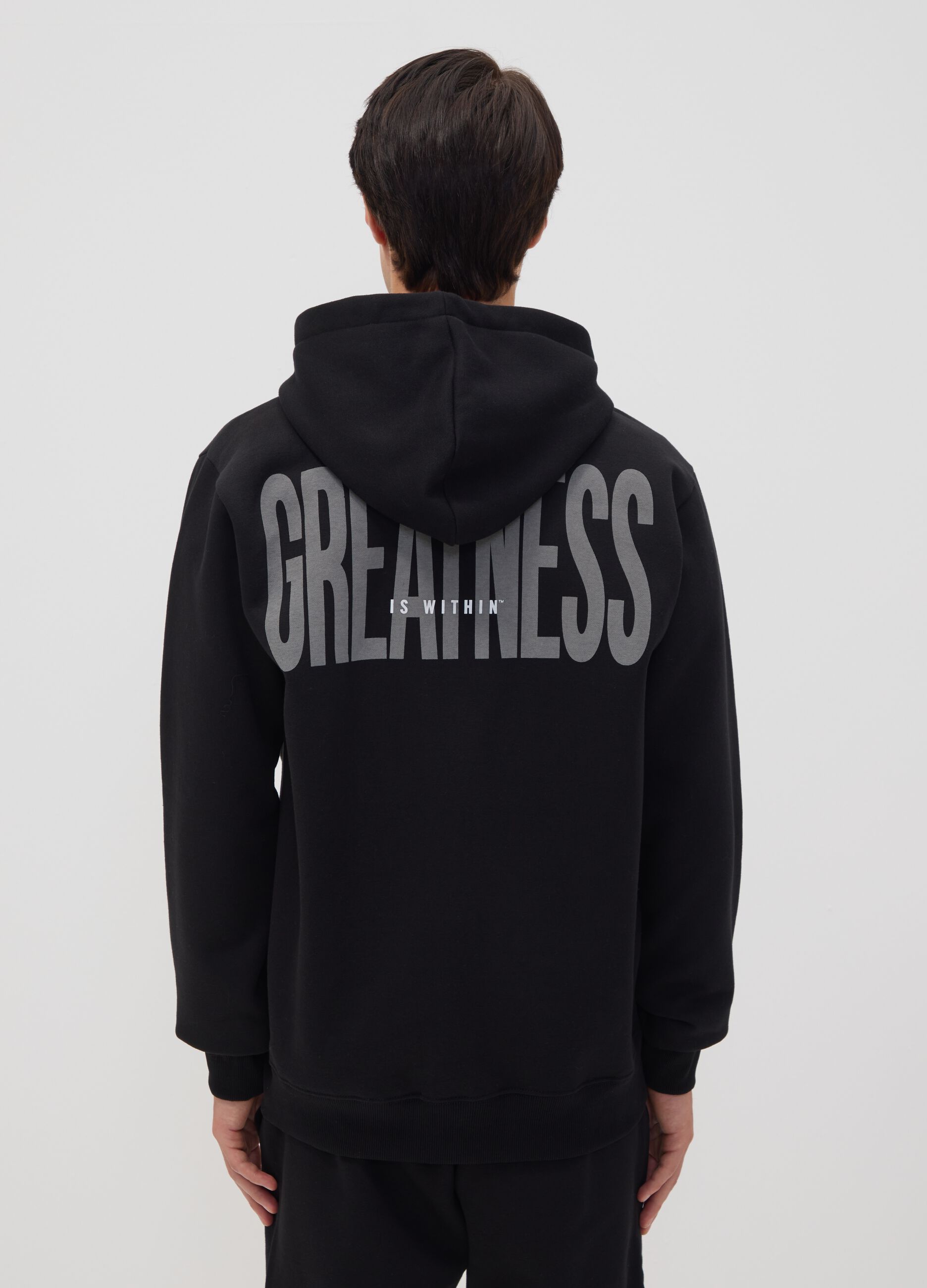 Sweatshirt preta com capuz e fecho de correr em mistura de algod&atilde;o