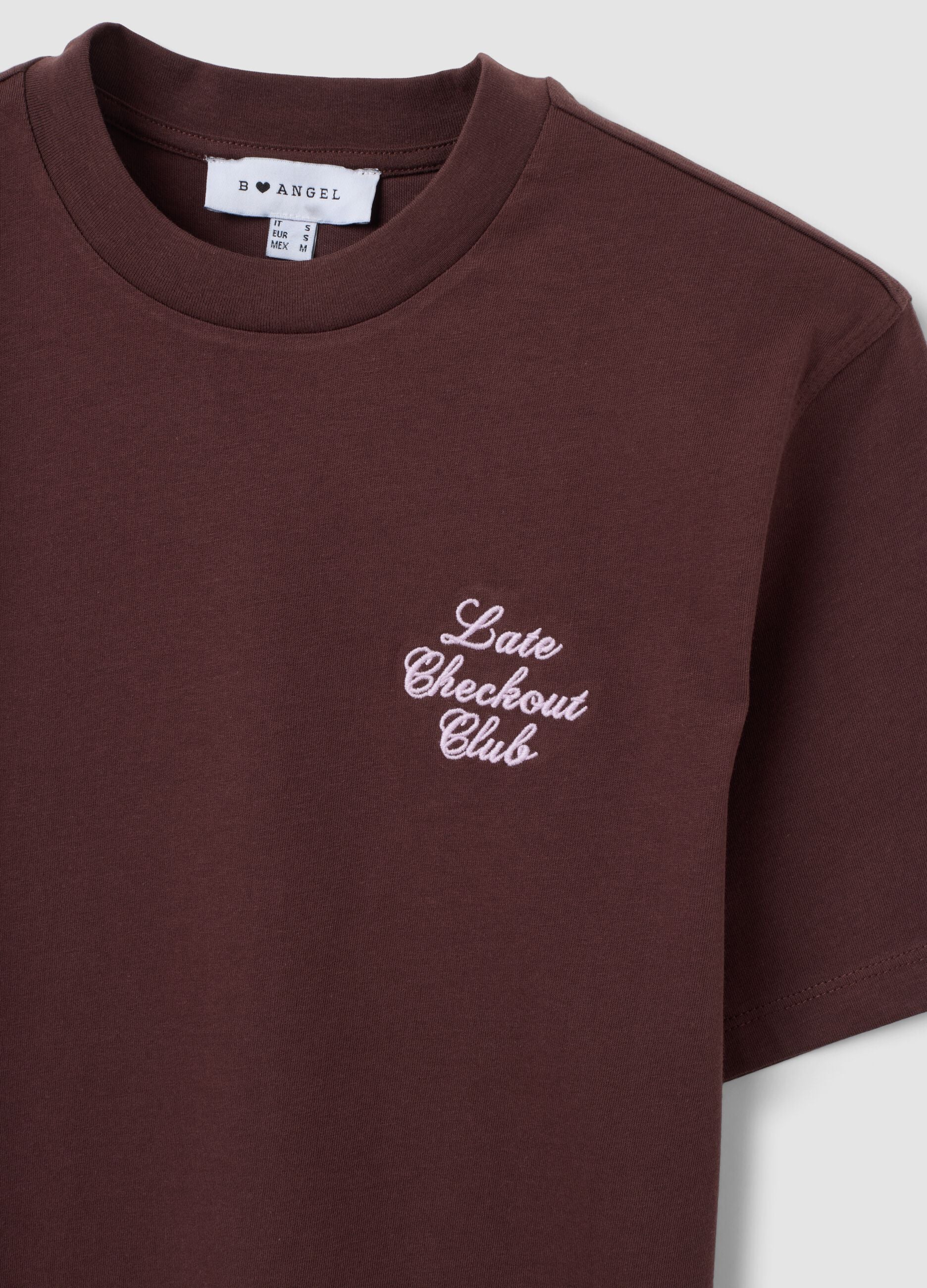&Kappa;&alpha;&phi;έ T-shirt relaxed &epsilon;&phi;&alpha;&rho;&mu;&omicron;&gamma;ή&sigmaf; &alpha;&pi;ό 100% &beta;&alpha;&mu;&beta;ά&kappa;&iota; &mu;&epsilon; &kappa;&epsilon;&nu;&tau;&eta;&mu;έ&nu;&omicron; &lambda;&omicron;&gamma;ό&tau;&upsilon;&pi;&omicron;