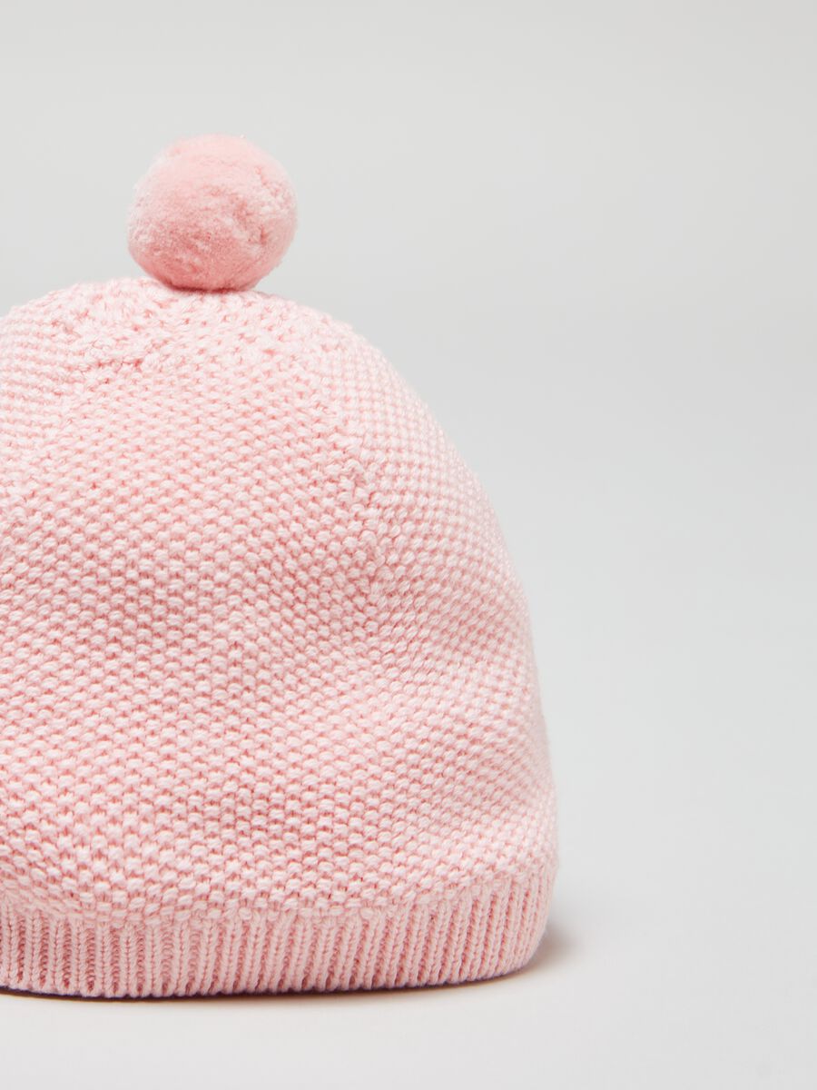 Knitted bobble hat_1