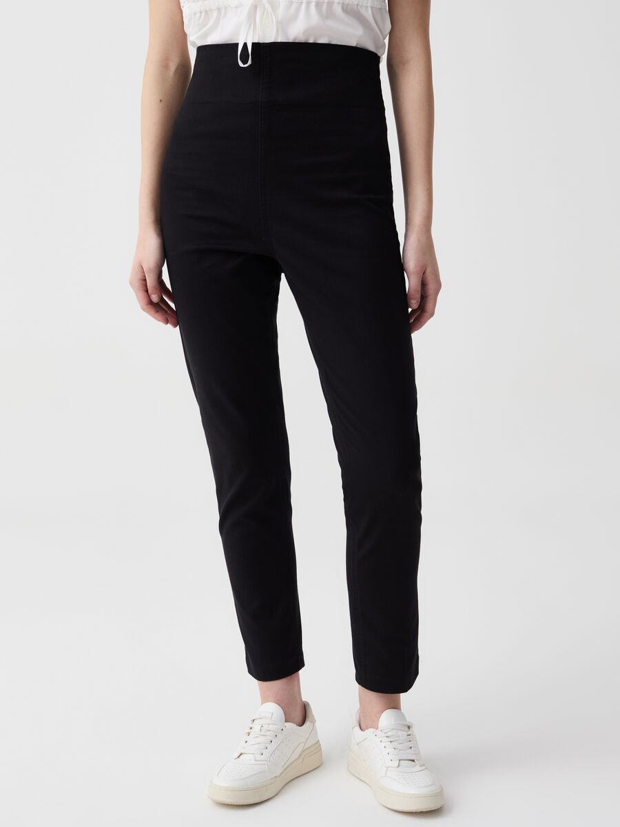 Slim-fit maternity trousers with pockets_1