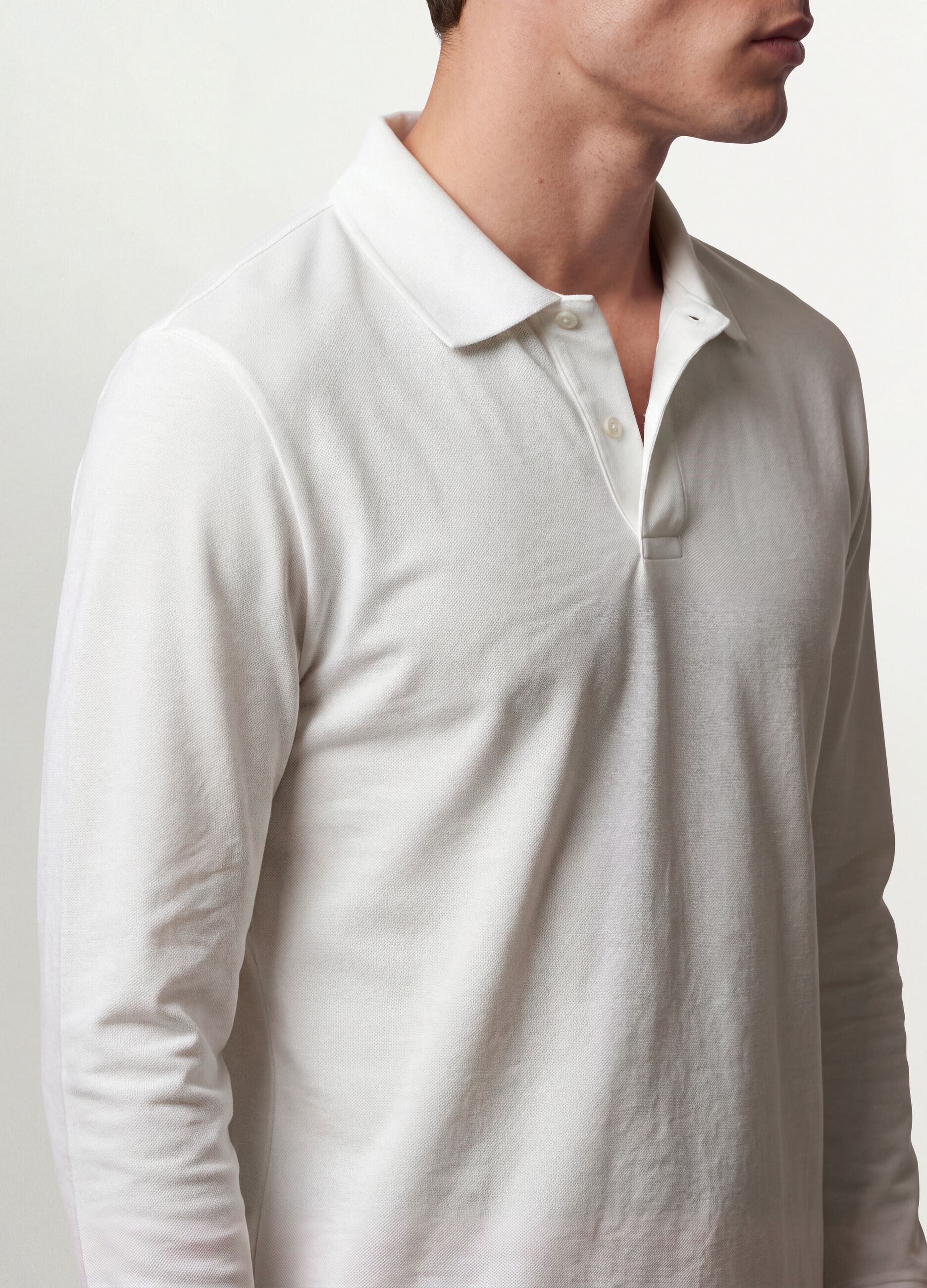 Polo branco de manga comprida em piqu&eacute; de algod&atilde;o org&acirc;nico puro, corte regular