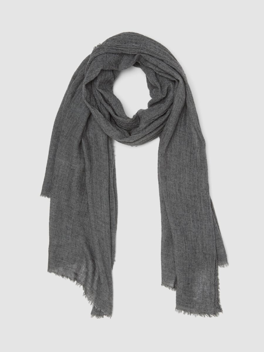 Grey wool-blend scarf with fringed edges_0