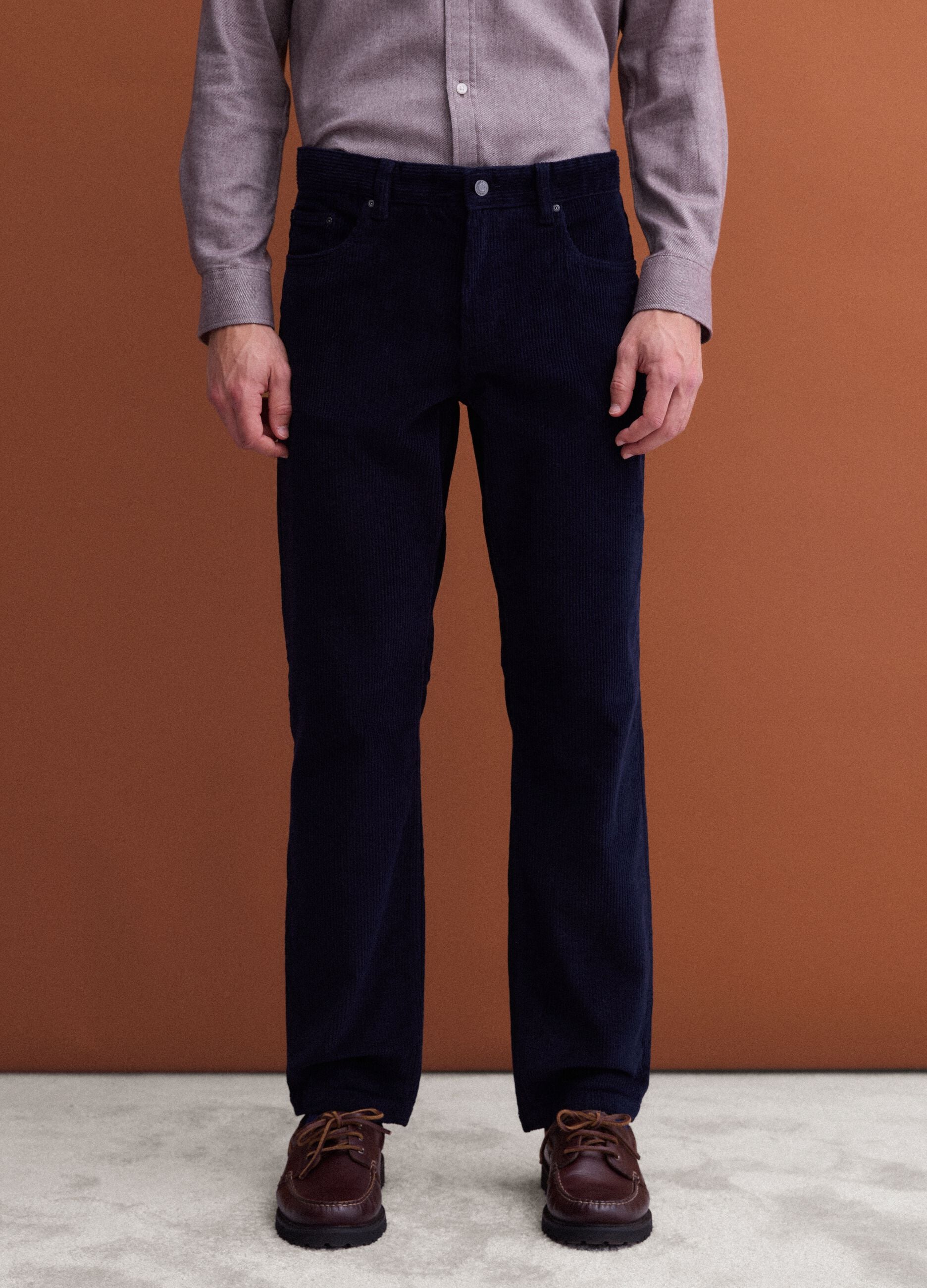 Pantaloni blu notte in cotone elasticizzato a coste regular fit