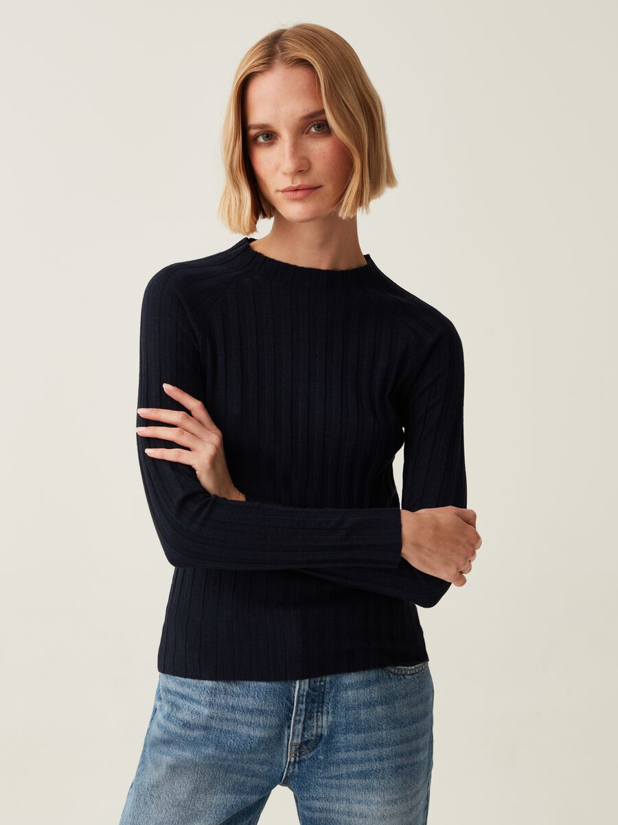 Flat-ribbed top with mock neck_0
