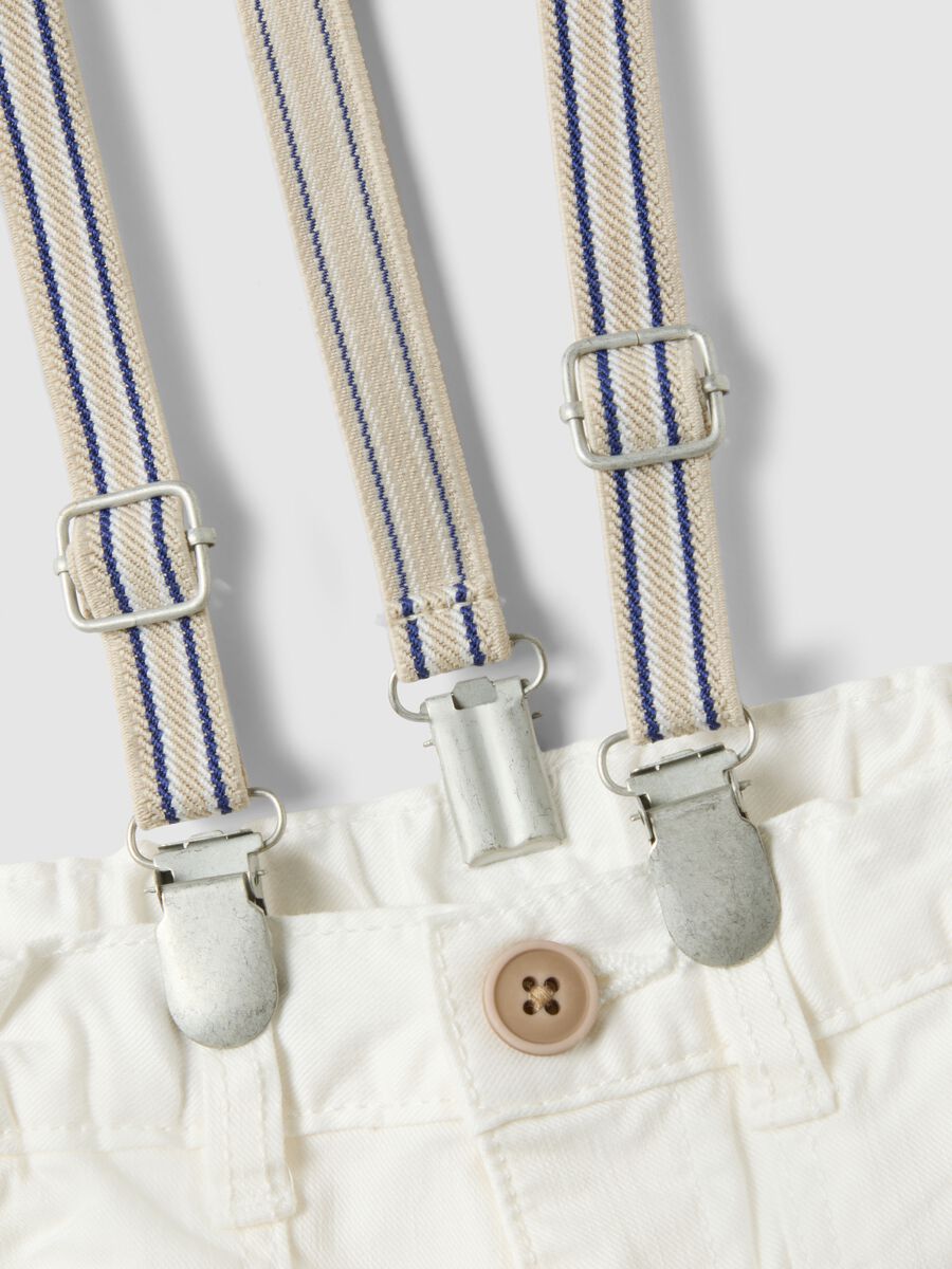 White stretch cotton regular fit trousers for boys_2