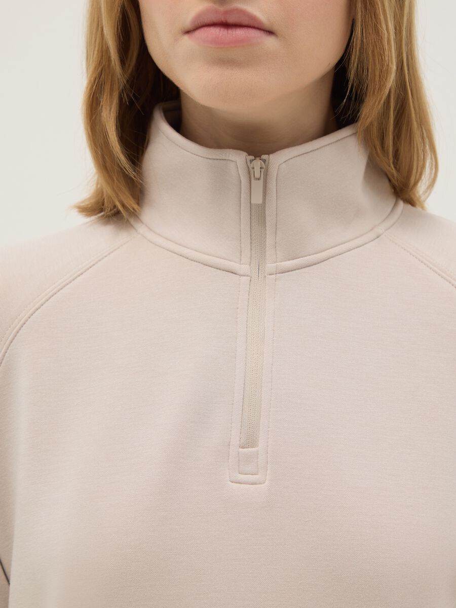 Sweatshirt regular fit em mistura de modal beige com meia ziper_3
