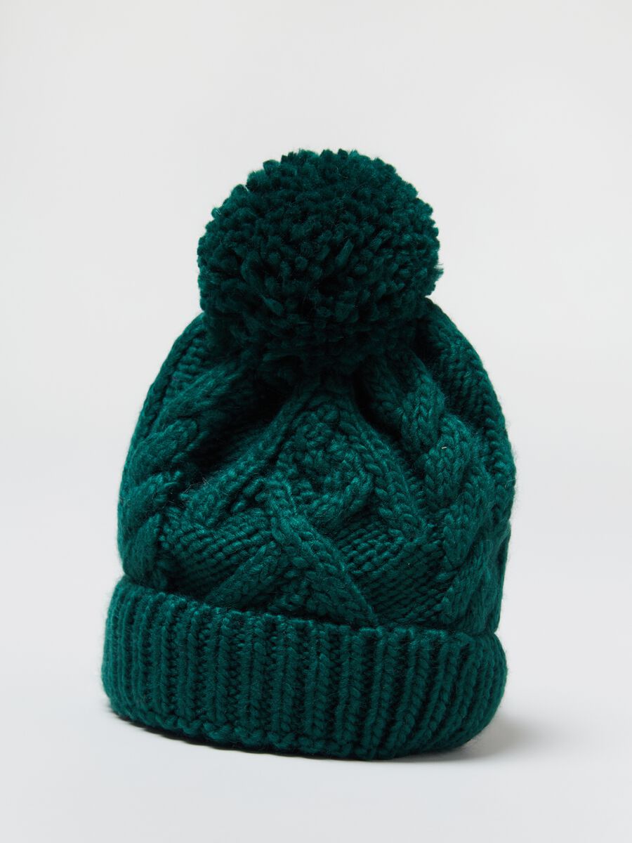 Hat with cable design and pom pom._2