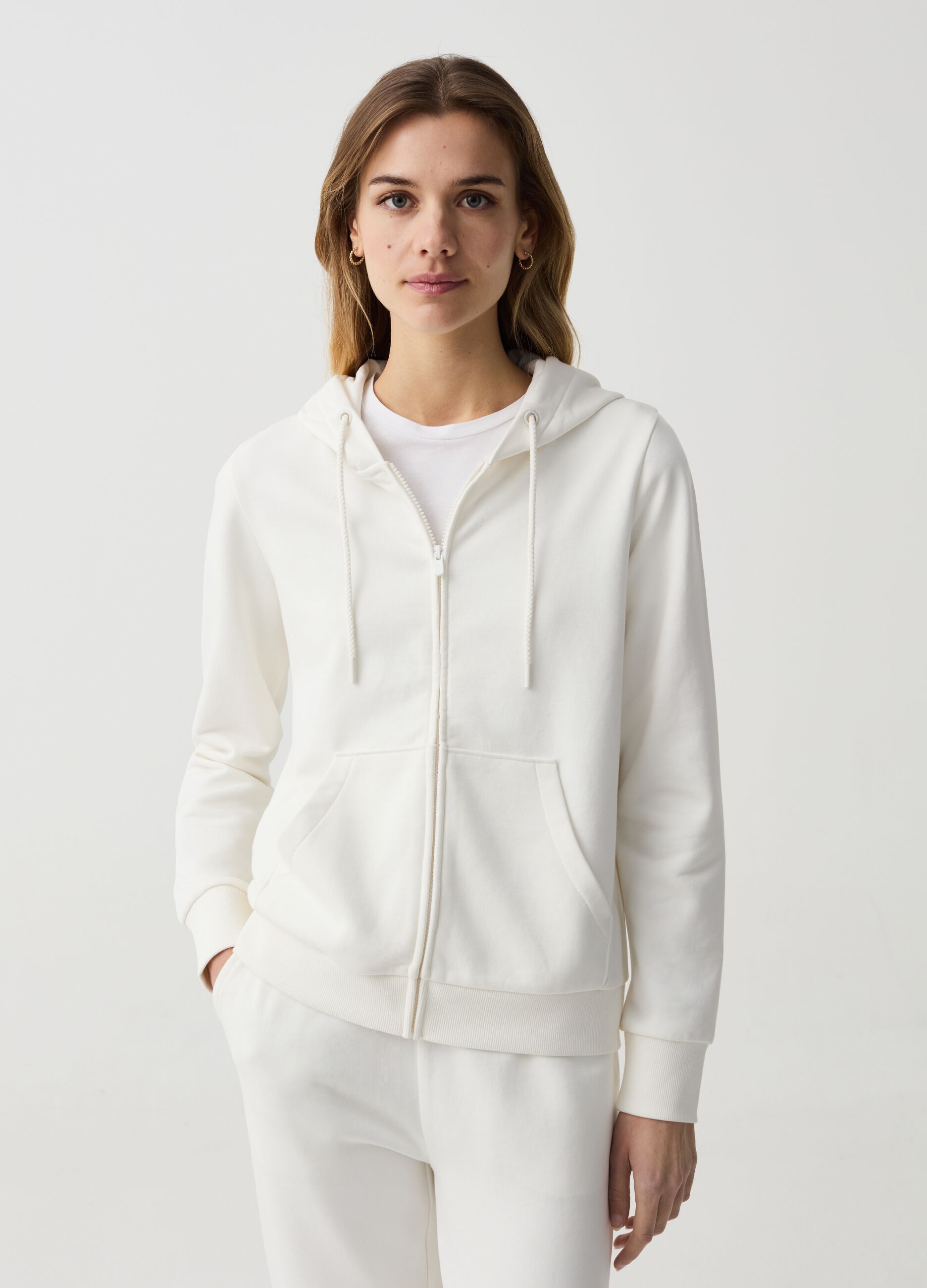 Essential full-zip sweatshirt in fleece with hood