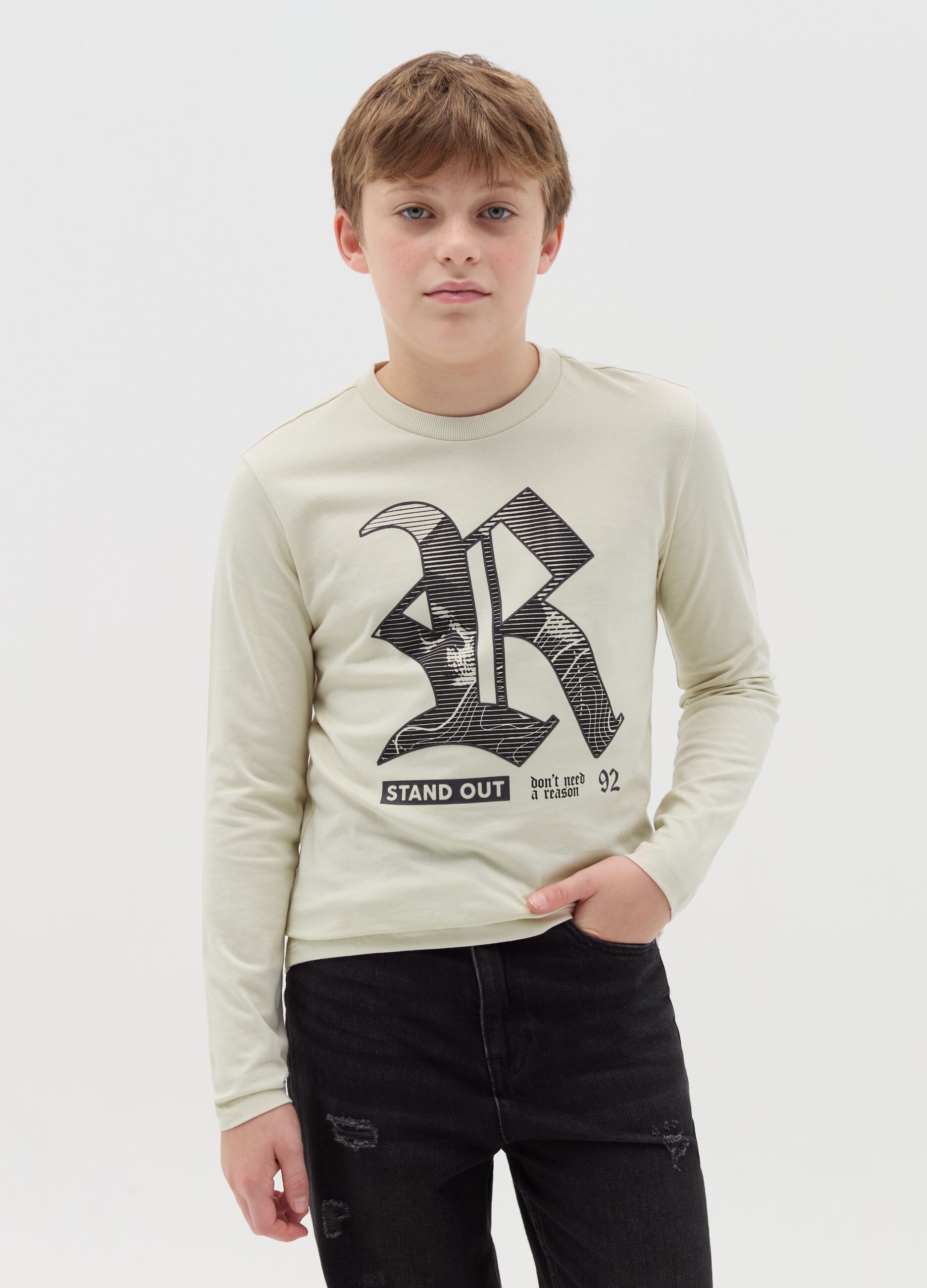 Long-sleeved T-shirt with "STAND OUT" print